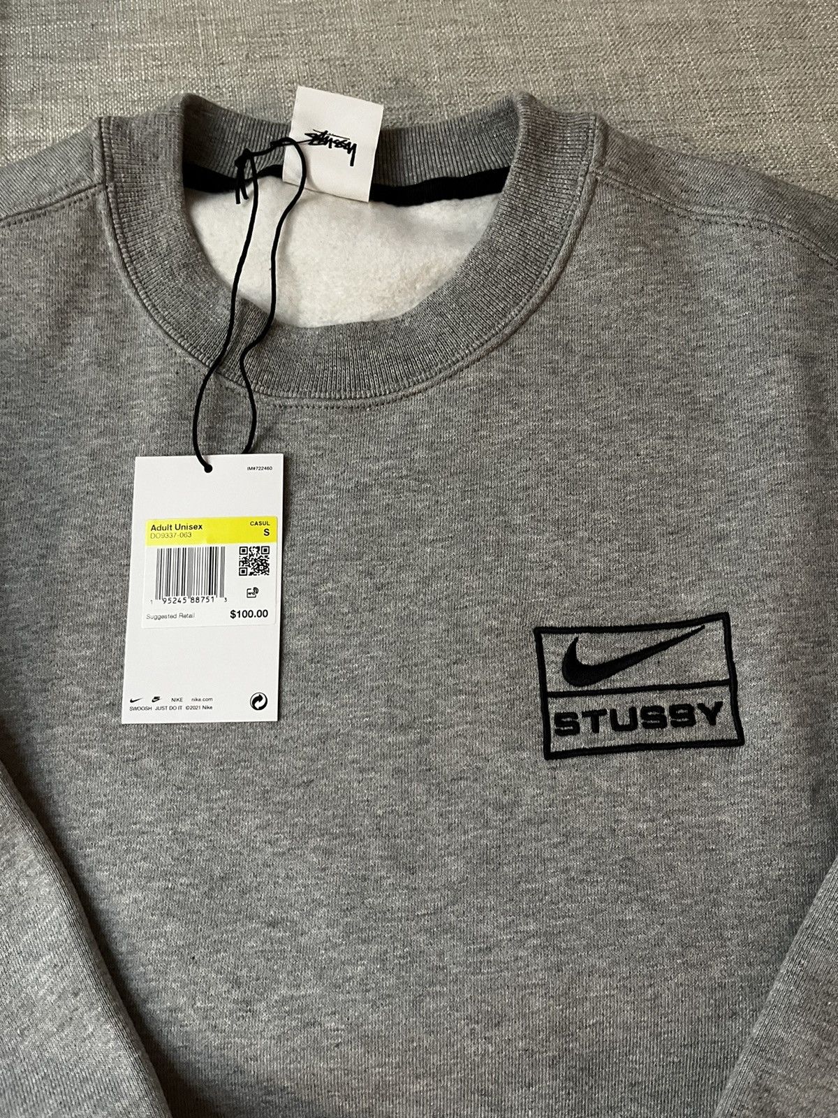 image of Nike Crew Fleece in Grey, Men's (Size Small)