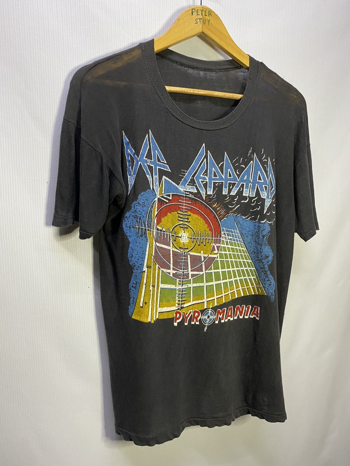 Def Leppard 🔥OFFER ME🔥VINTAGE DEF LEPPARD “PYROMANIA” ALBUM TEE Size US M / EU 48-50 / 2 - 2 Thumbnail