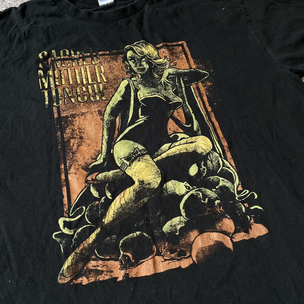 Vintage Vintage Y2K Graphic Tee Grunge Horror Skull Cross Print L Size US L / EU 52-54 / 3 - 6 Thumbnail
