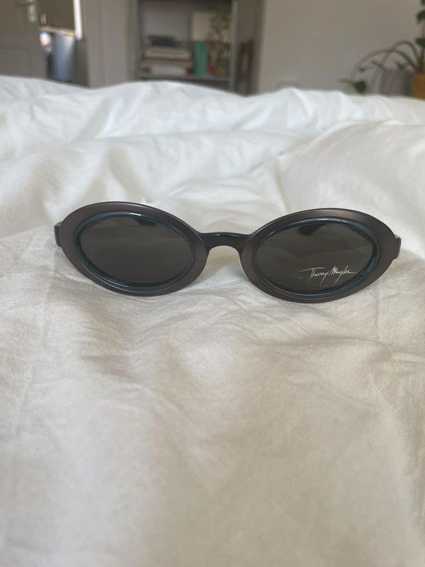 Vintage Thierry Mugler oval shape sunglasses