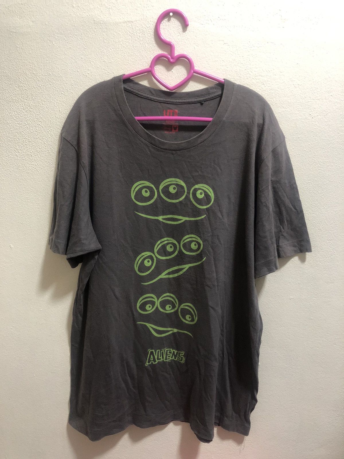 Disney Rare ALIENS Disney Uniqlo Japan Shirt Size US L / EU 52-54 / 3 - 1 Thumbnail
