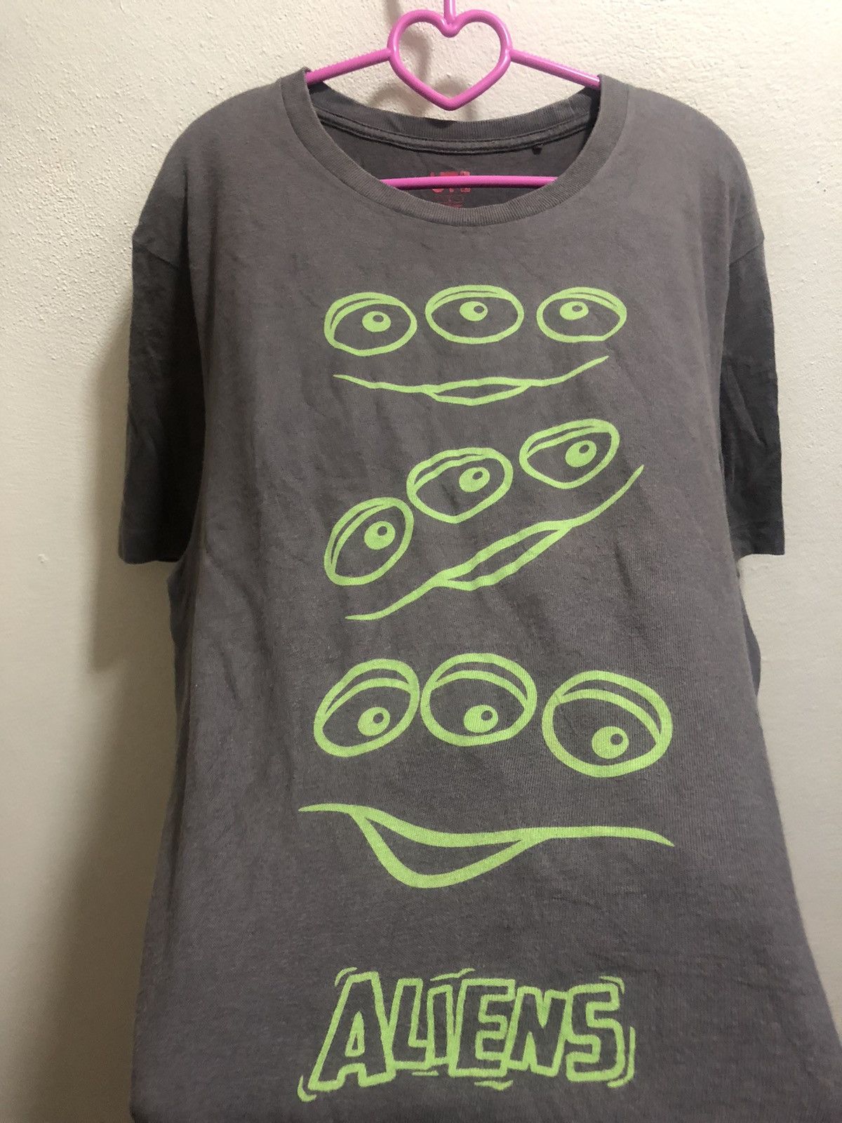 Disney Rare ALIENS Disney Uniqlo Japan Shirt Size US L / EU 52-54 / 3 - 2 Thumbnail