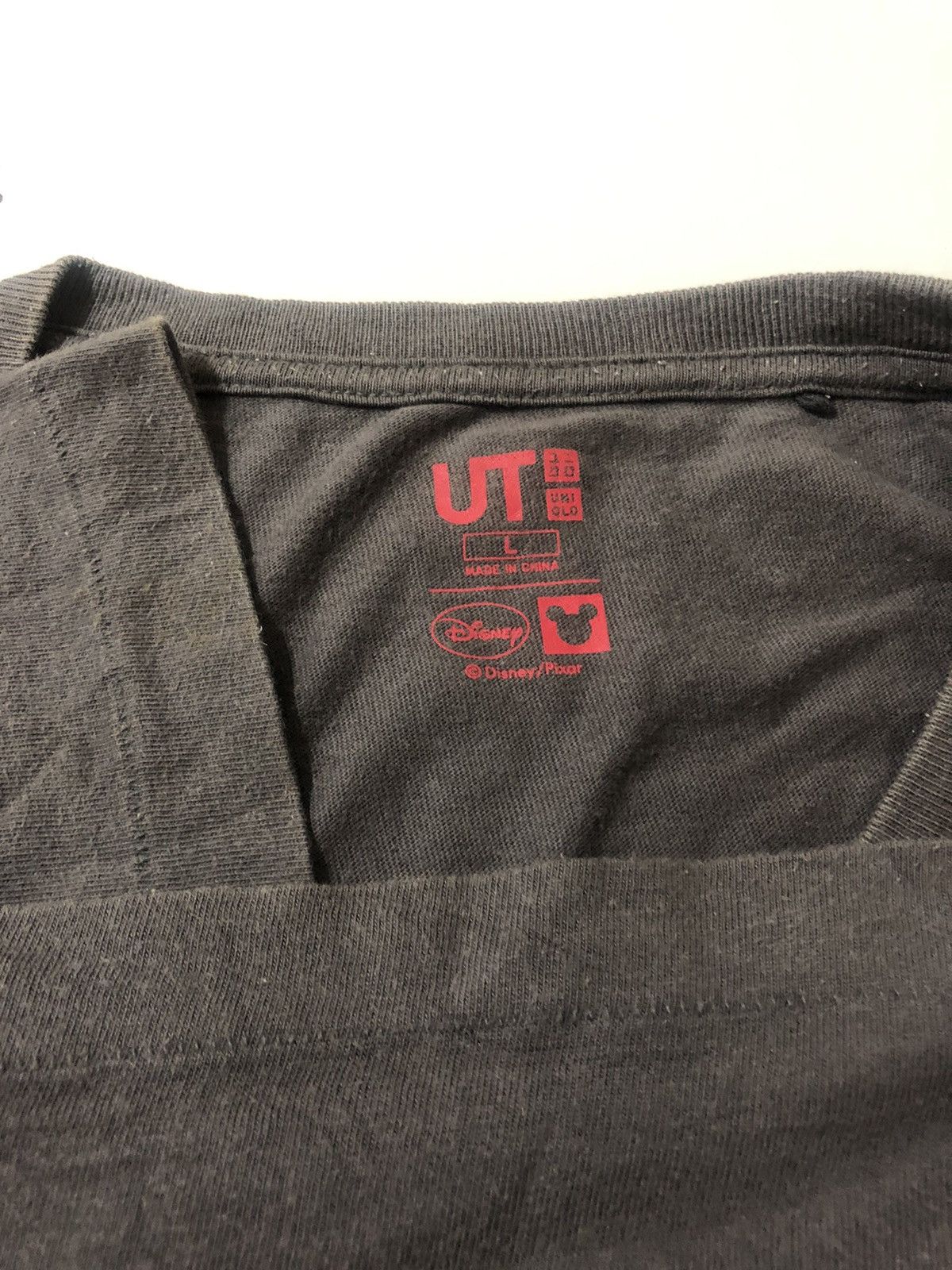 Disney Rare ALIENS Disney Uniqlo Japan Shirt Size US L / EU 52-54 / 3 - 3 Thumbnail