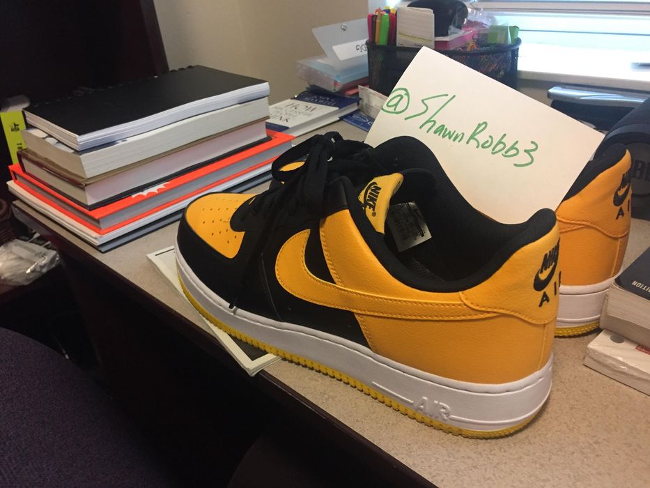 dunk travis on feet