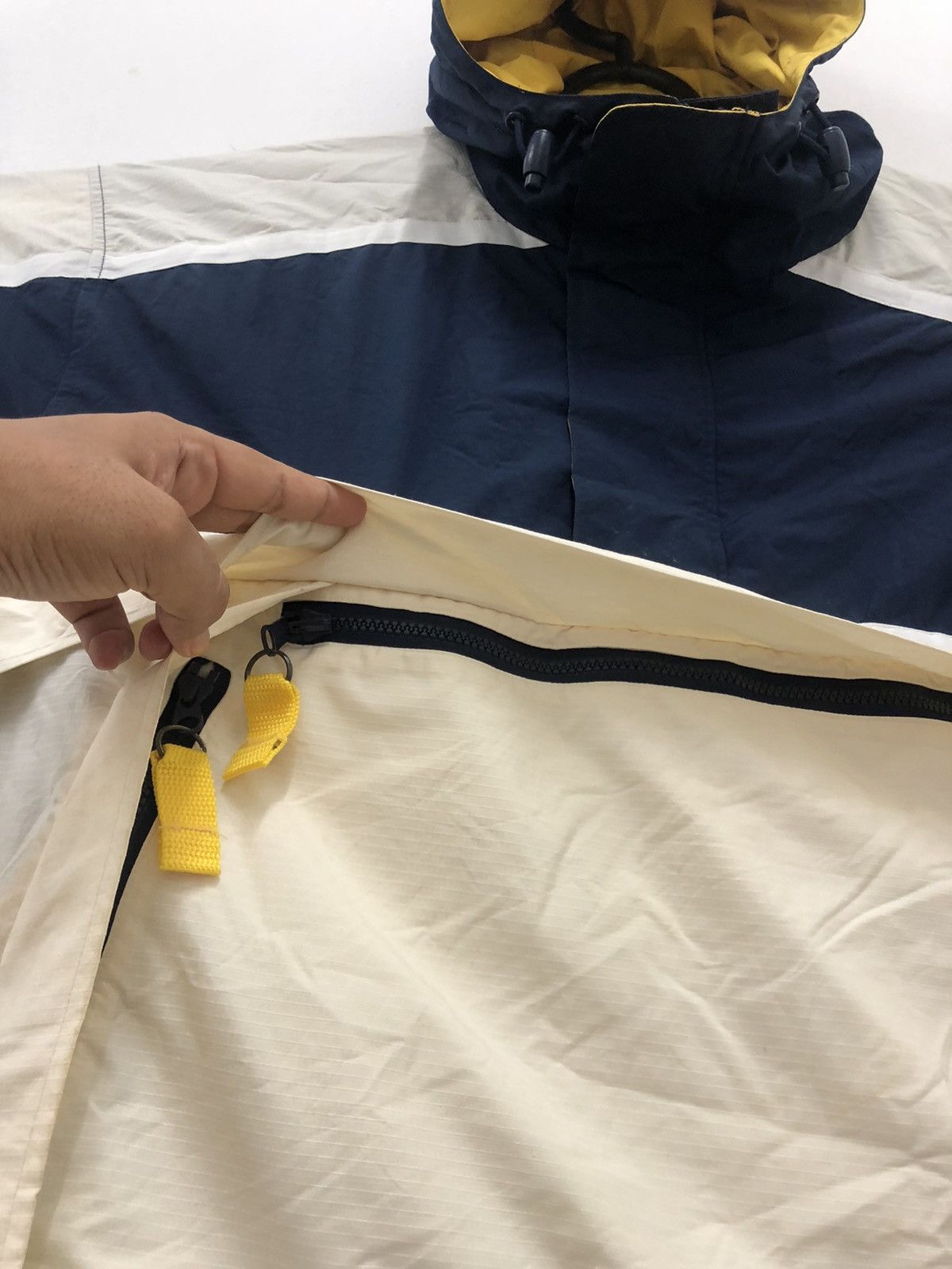 Tommy Hilfiger Rare Vintage TOMMY HILFIGER Sailing Gear Waist Bag Jacket Size US L / EU 52-54 / 3 - 7 Thumbnail