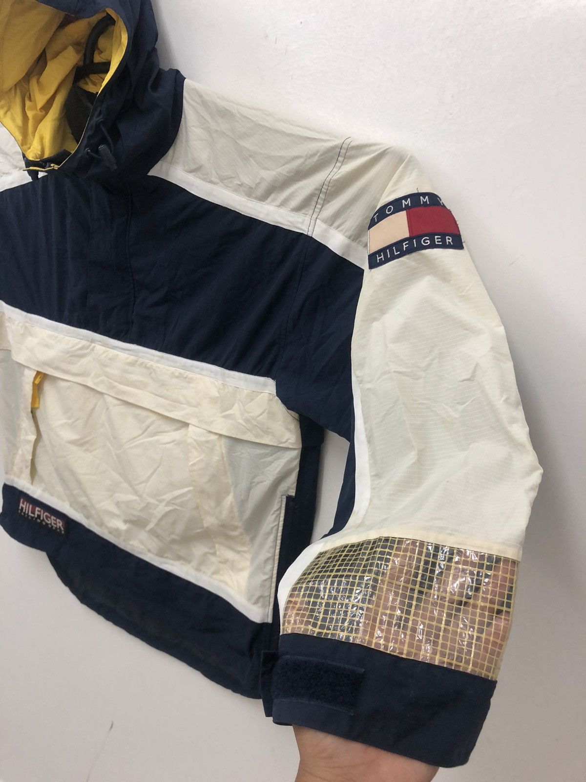Tommy Hilfiger Rare Vintage TOMMY HILFIGER Sailing Gear Waist Bag Jacket Size US L / EU 52-54 / 3 - 4 Thumbnail