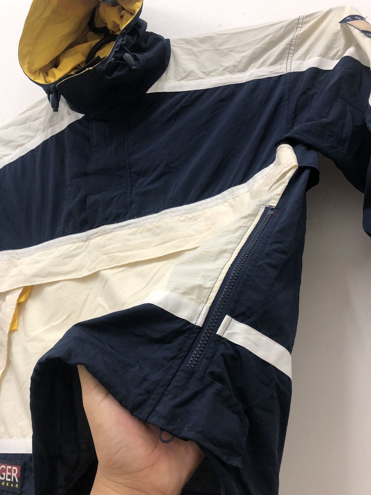 Tommy Hilfiger Rare Vintage TOMMY HILFIGER Sailing Gear Waist Bag Jacket Size US L / EU 52-54 / 3 - 6 Thumbnail