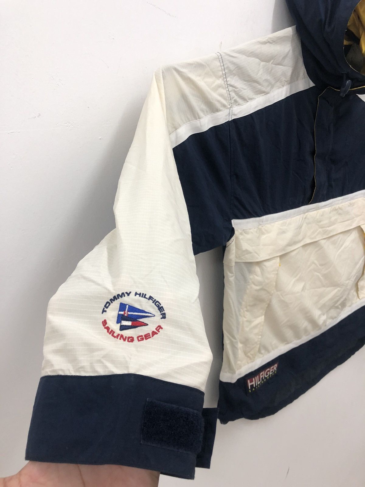 Tommy Hilfiger Rare Vintage TOMMY HILFIGER Sailing Gear Waist Bag Jacket Size US L / EU 52-54 / 3 - 3 Thumbnail