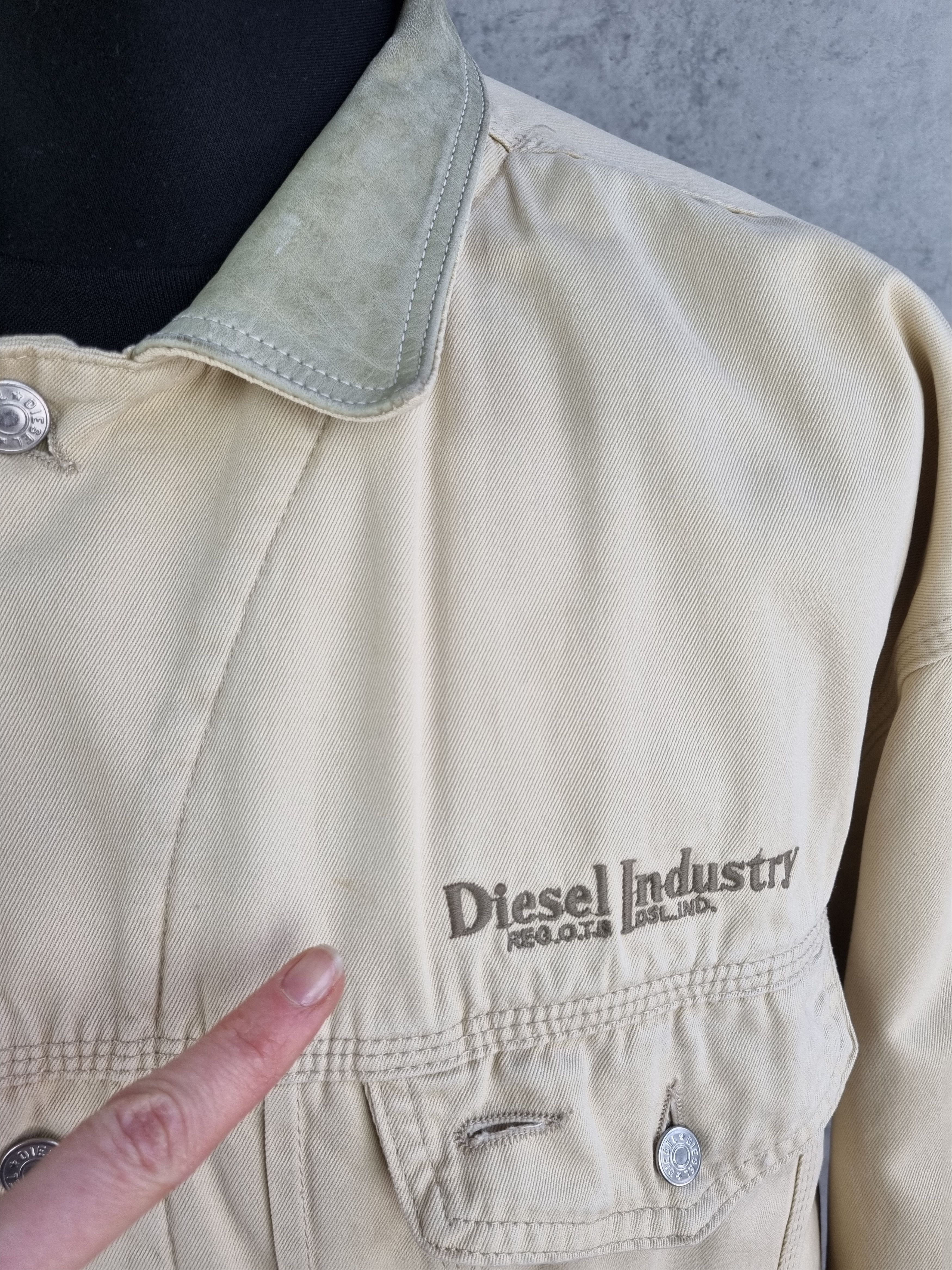 Diesel 90s DIESEL Industry Leather Collar Denim Trucker Jacket Size US L / EU 52-54 / 3 - 17 Thumbnail