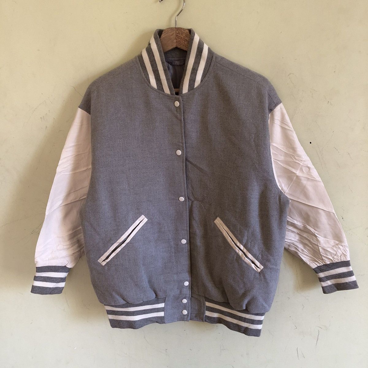 Japanese Brand 🔥GU VARSITYBOMBER JACKET Size US S / EU 44-46 / 1 - 1 Thumbnail