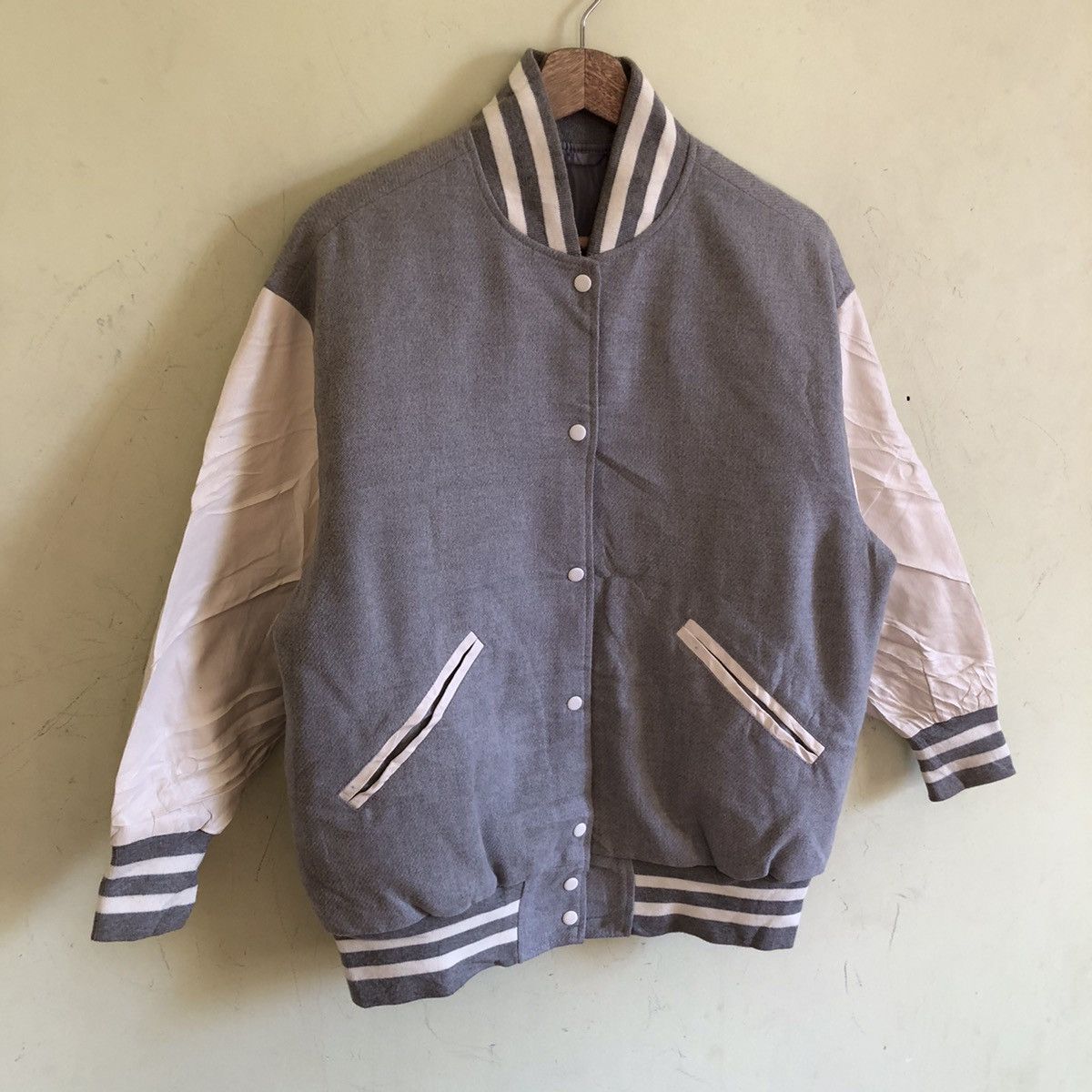Japanese Brand 🔥GU VARSITYBOMBER JACKET Size US S / EU 44-46 / 1 - 3 Thumbnail