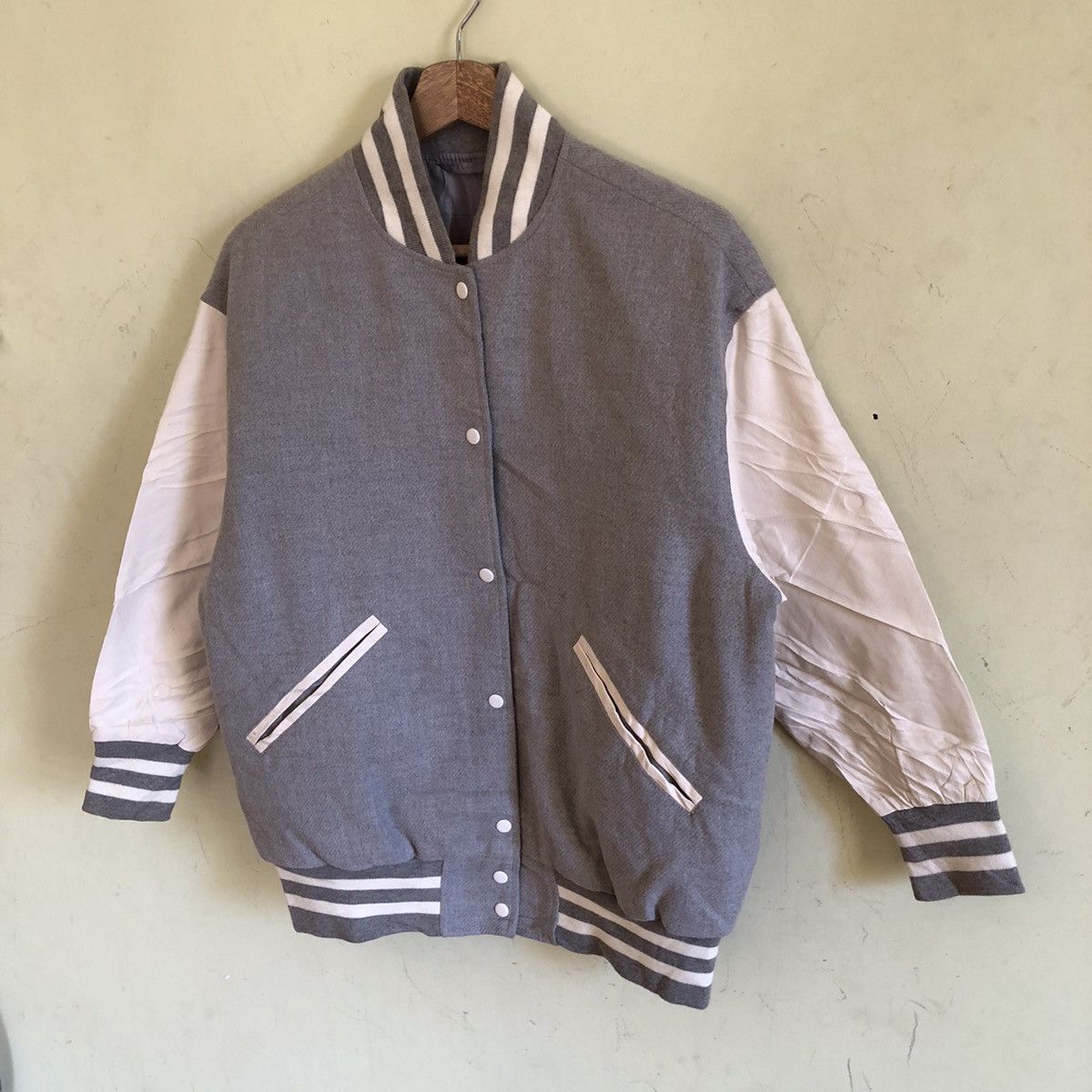 Japanese Brand 🔥GU VARSITYBOMBER JACKET Size US S / EU 44-46 / 1 - 2 Thumbnail