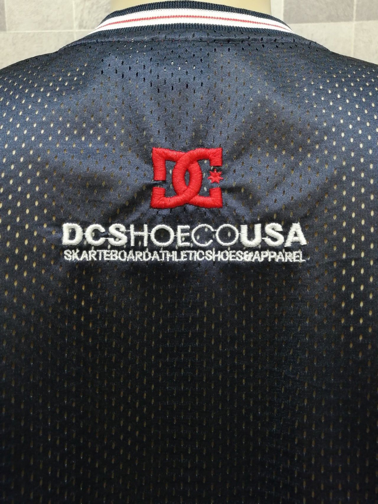 DC DC ShoeCo USA Skateboard Sleeve less Shirt Size US XL / EU 56 / 4 - 8 Thumbnail