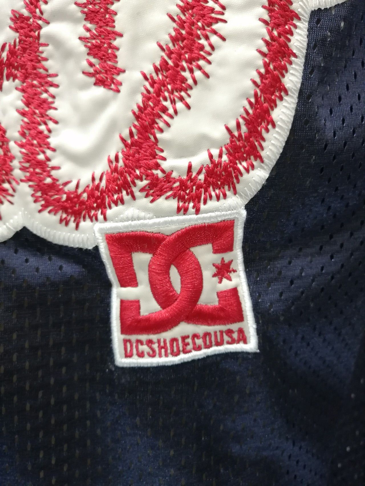 DC DC ShoeCo USA Skateboard Sleeve less Shirt Size US XL / EU 56 / 4 - 7 Thumbnail