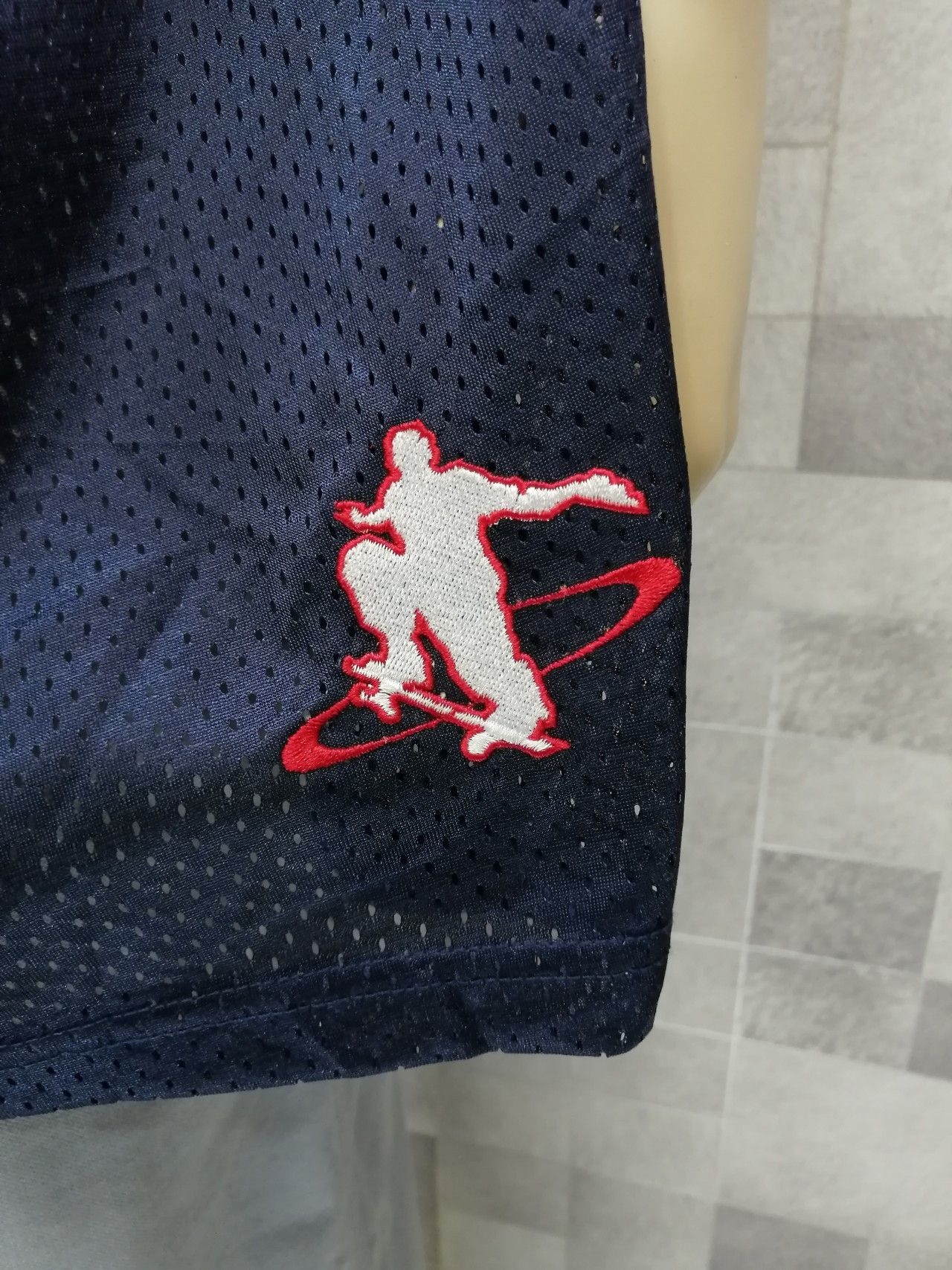 DC DC ShoeCo USA Skateboard Sleeve less Shirt Size US XL / EU 56 / 4 - 5 Thumbnail