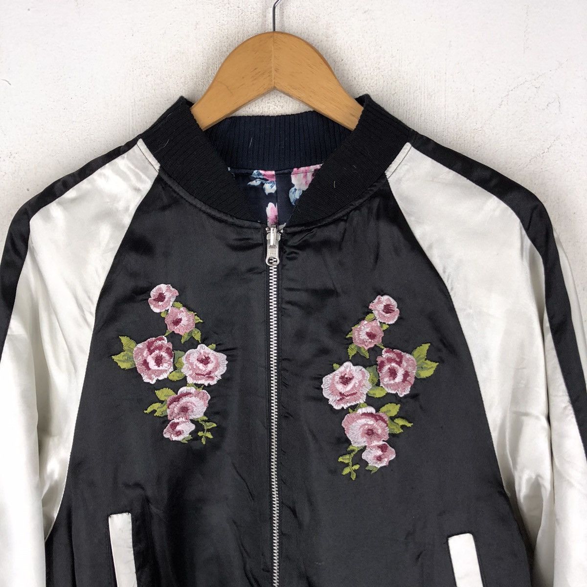 Japanese Brand BOMBER FLOWER HUDSON HONEY JACKET NICE DESIGN FOR LADIES Size ONE SIZE - 4 Thumbnail