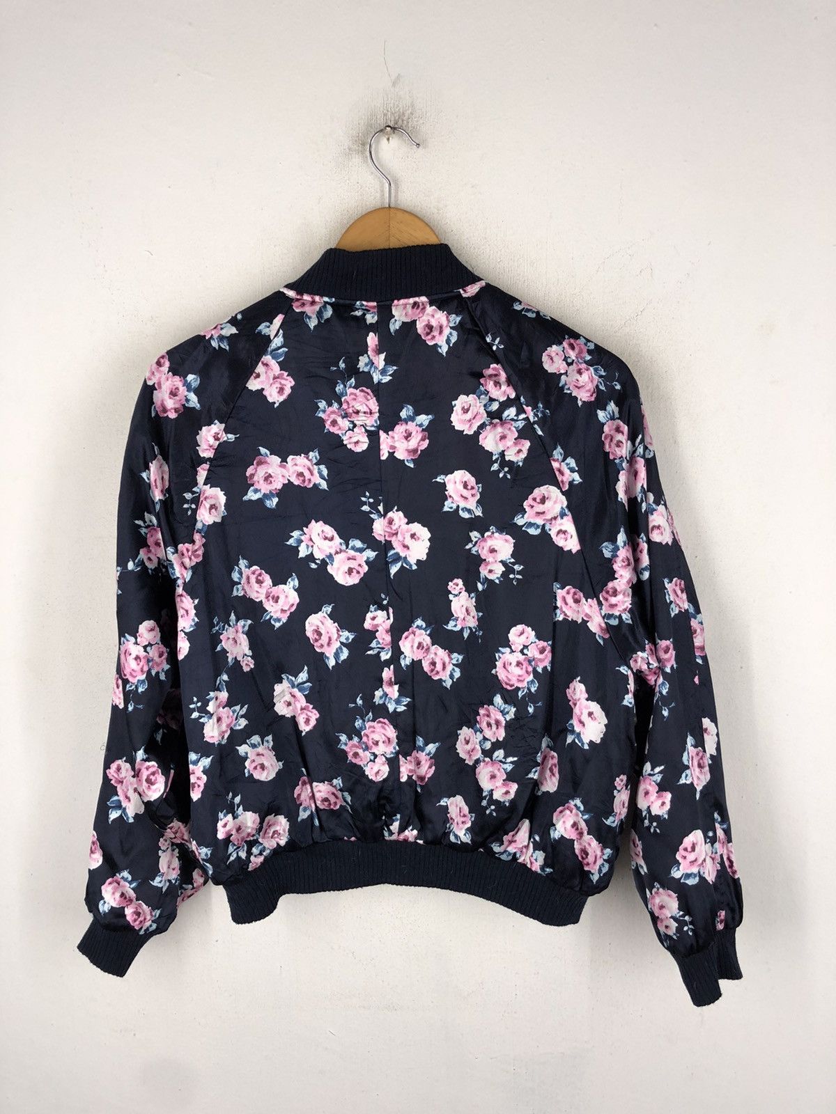 Japanese Brand BOMBER FLOWER HUDSON HONEY JACKET NICE DESIGN FOR LADIES Size ONE SIZE - 3 Thumbnail