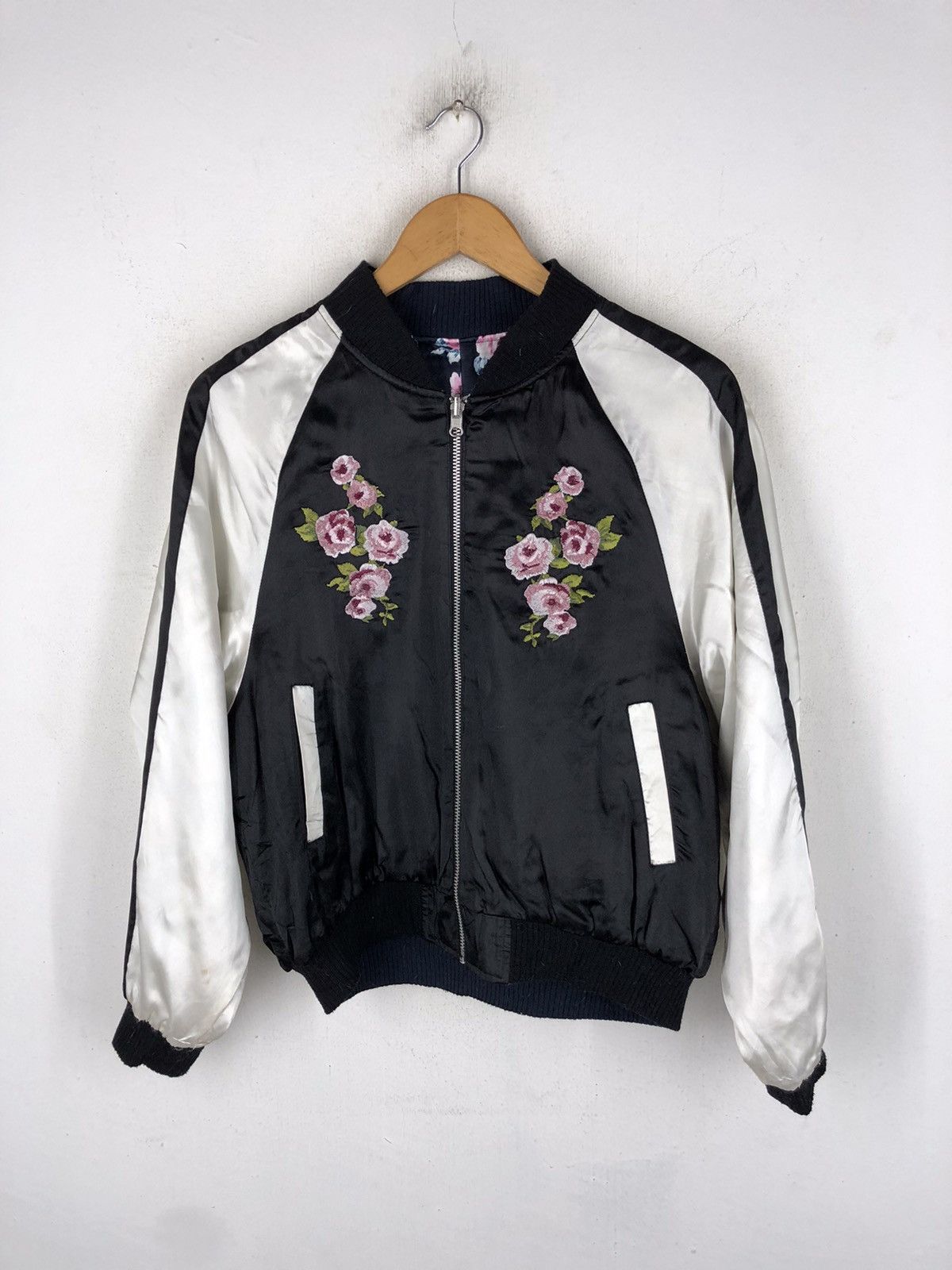 Japanese Brand BOMBER FLOWER HUDSON HONEY JACKET NICE DESIGN FOR LADIES Size ONE SIZE - 1 Thumbnail