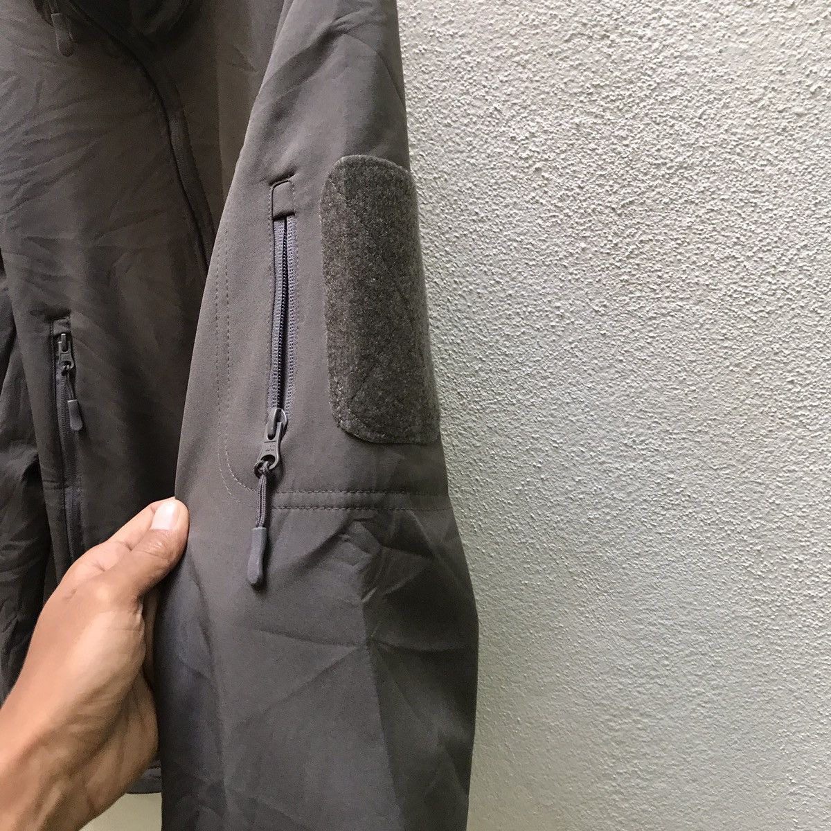 Japanese Brand Outdoor tactical series tactical utility pocket zipper Size US L / EU 52-54 / 3 - 7 Thumbnail