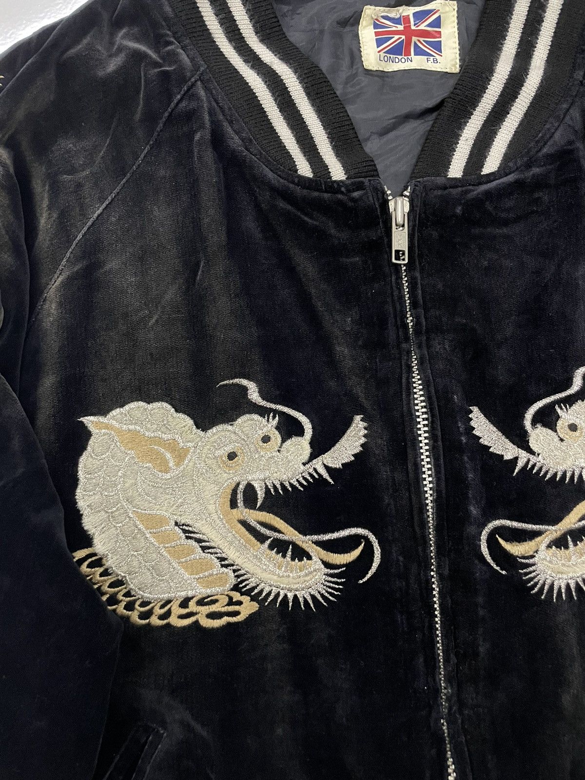 Japanese Brand Vintage Sukajan Dragon Velvet Bomber Jacket Size US S / EU 44-46 / 1 - 6 Thumbnail