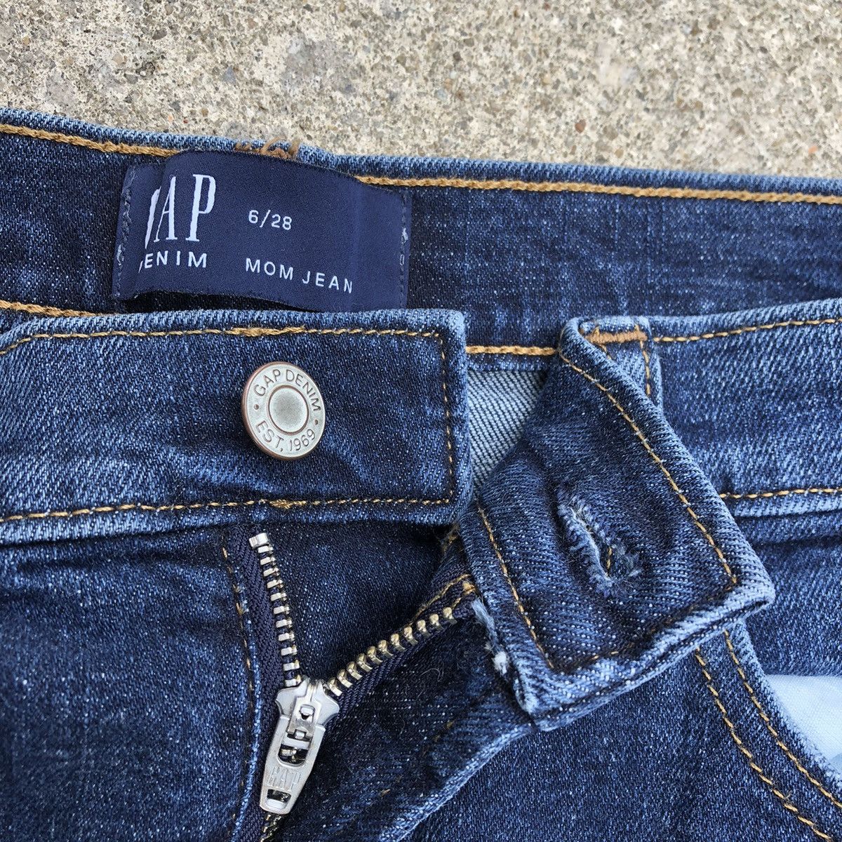 Gap 🔥Rare🔥Vintage GAP Denim Mom Jean Rips Distress Denim Size US 28 / EU 44 - 9 Thumbnail