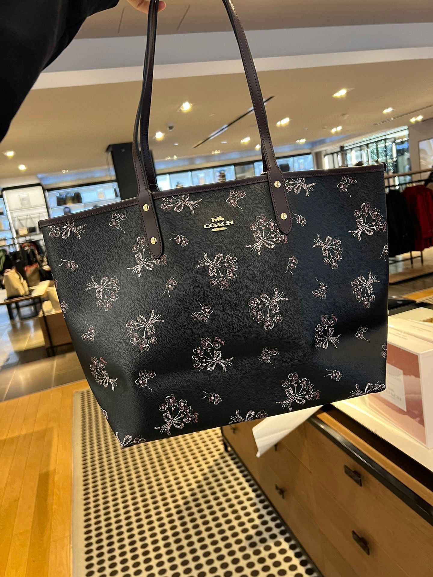 MAY COACH 78283 REVERSIBLE CITY TOTE WITH RIBBON BOUQUET PRINT