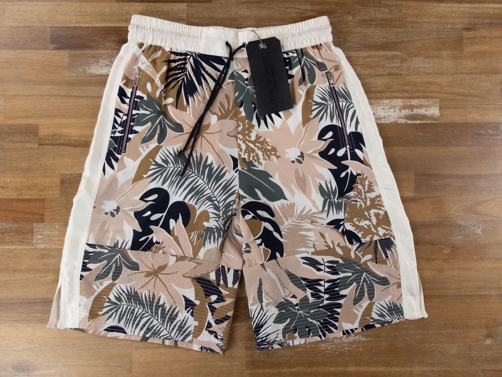 image of Rag Bone Rag & Bone Yuri Silk Floral Bermuda Boxing Shorts Xs / 2 Us in Beige, Women's (Size 26)