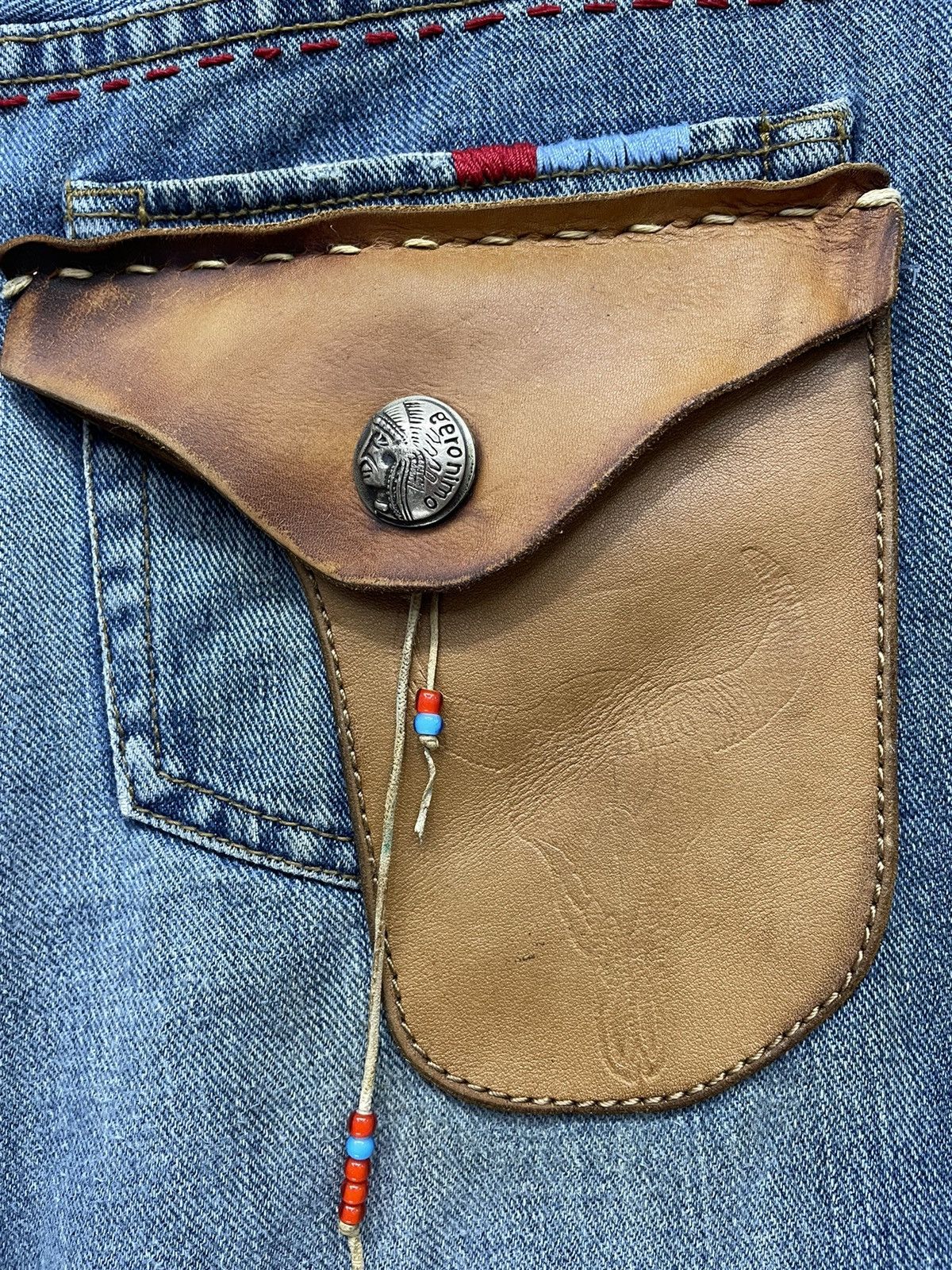 Native Vintage GERONIMO Apache Tribe History in a Pair of Jeans Size US 31 - 11 Thumbnail