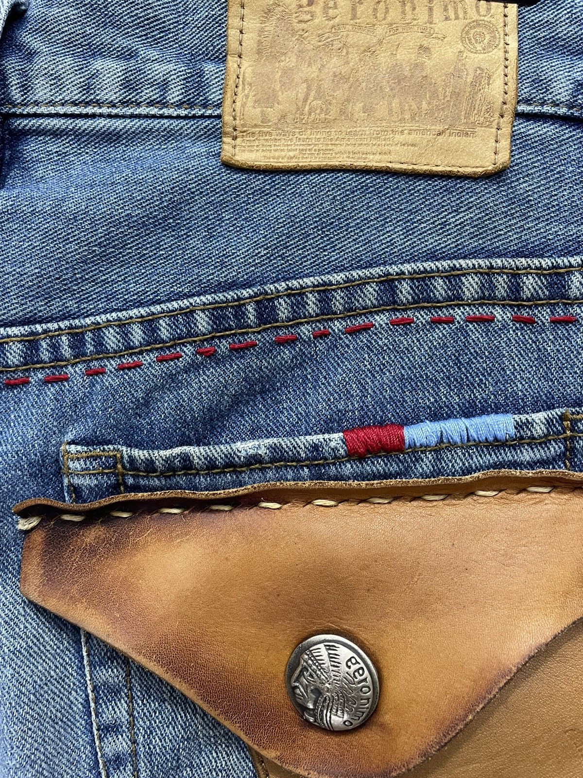 Native Vintage GERONIMO Apache Tribe History in a Pair of Jeans Size US 31 - 10 Thumbnail