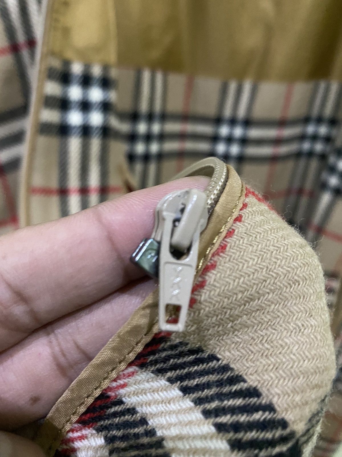 Burberry × Vintage Burberry Vintage Beige Nova Check Wool Zip Lining Vest Size US L / EU 52-54 / 3 - 7 Thumbnail