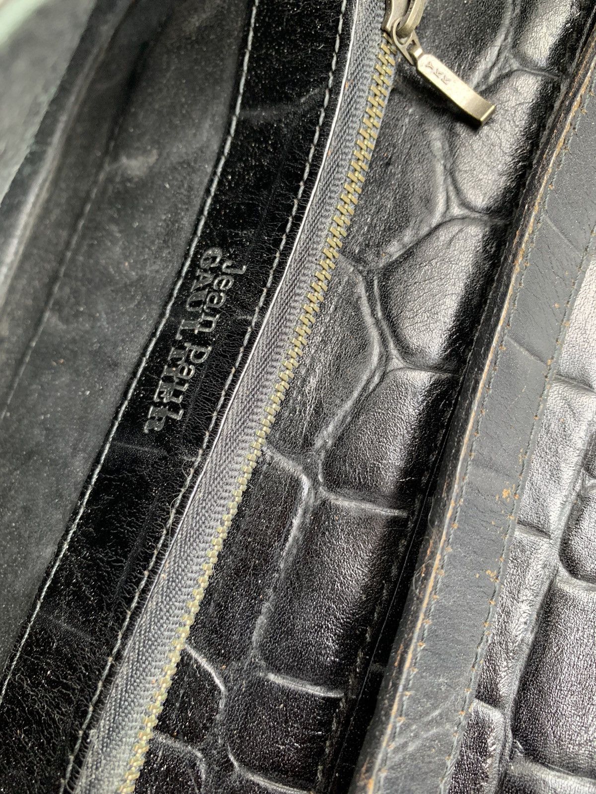 Jean Paul Gaultier black crocodile embossed logo messenger bag Size ONE SIZE - 6 Thumbnail