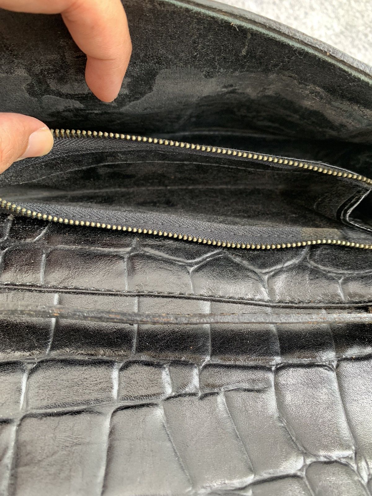 Jean Paul Gaultier black crocodile embossed logo messenger bag Size ONE SIZE - 7 Thumbnail
