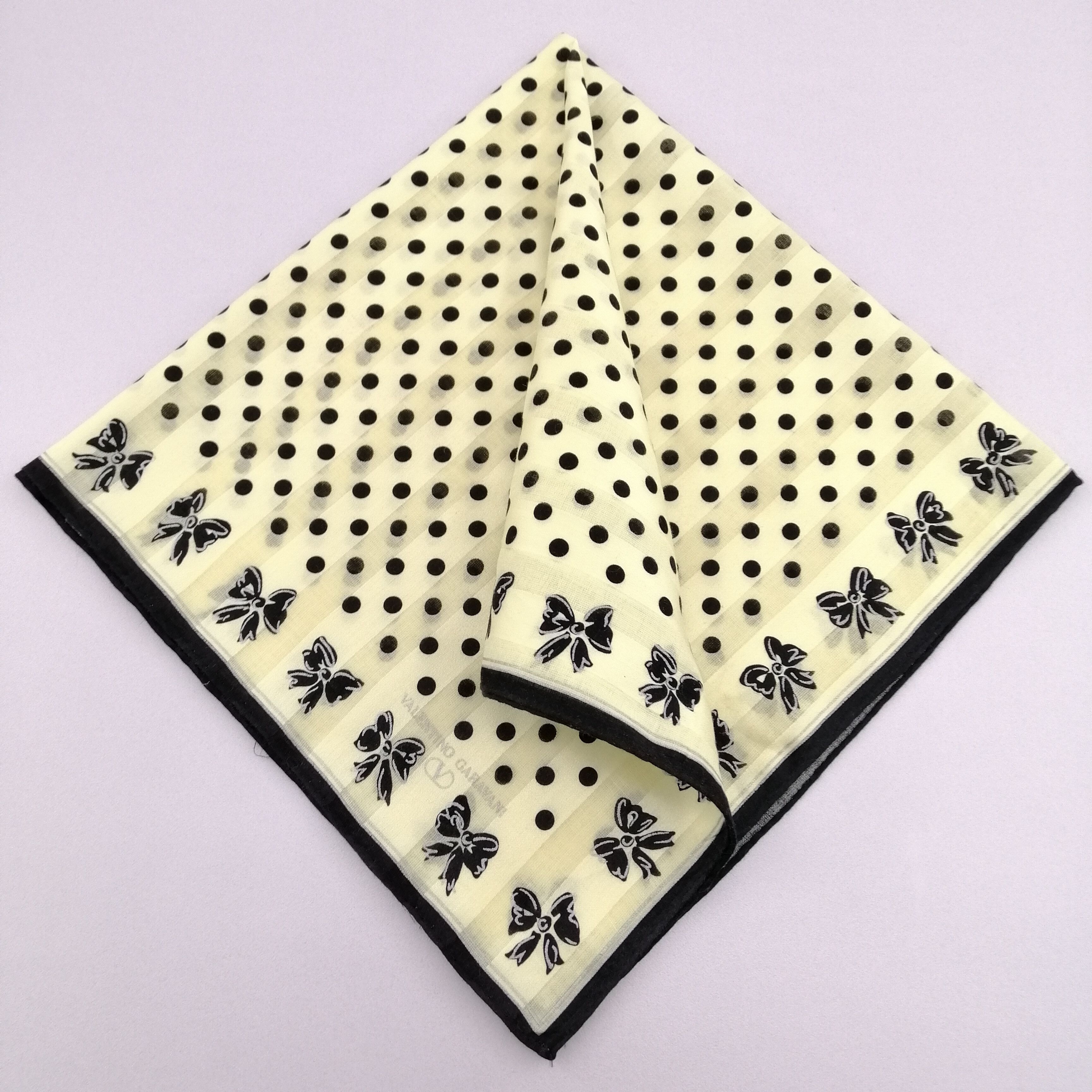 Valentino Valentino Garavani Handkerchief/Neckerchief/Bandana-KD2544 Size ONE SIZE - 1 Thumbnail