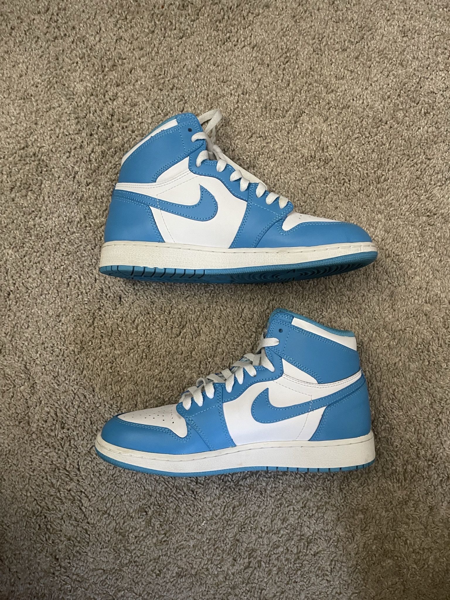 Jordan Brand × Nike Nike Air Jordan 1 Retro UNC (GS) Powder Blue Size US 7 / EU 40 - 3 Thumbnail