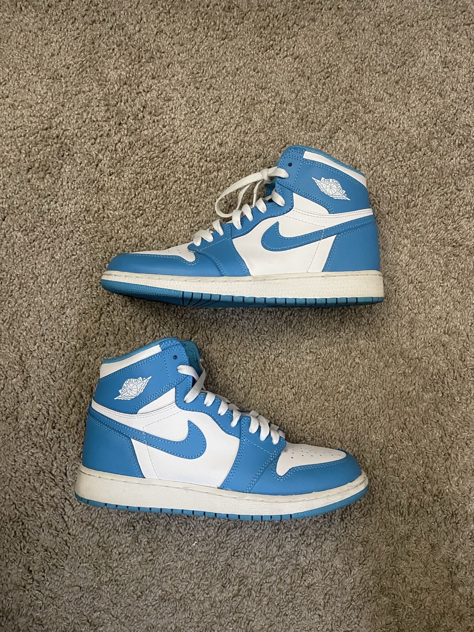 Jordan Brand × Nike Nike Air Jordan 1 Retro UNC (GS) Powder Blue Size US 7 / EU 40 - 2 Thumbnail