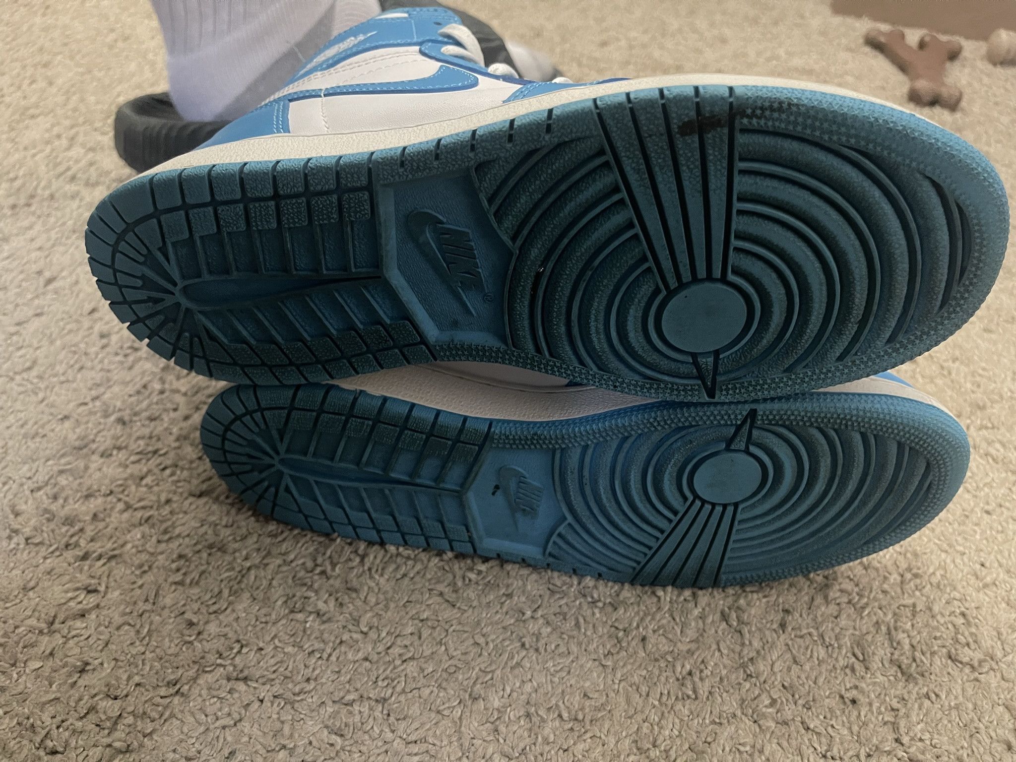 Jordan Brand × Nike Nike Air Jordan 1 Retro UNC (GS) Powder Blue Size US 7 / EU 40 - 9 Thumbnail