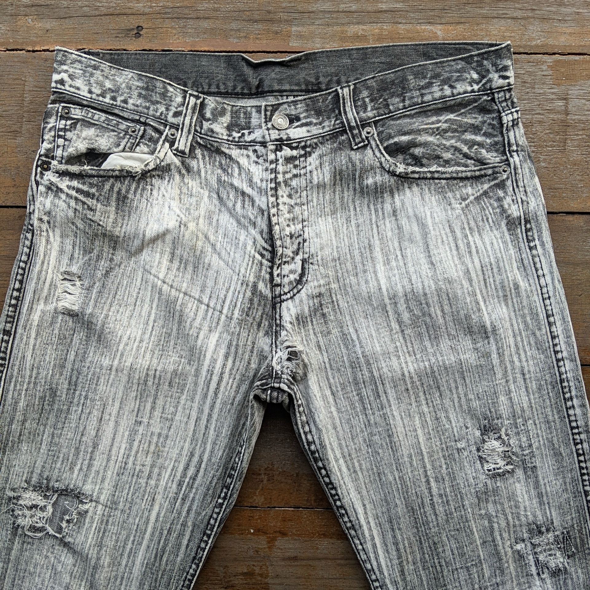 Japanese Brand Vintage Japanese Lightwash Distressed Denim Jean Pants Size US 34 / EU 50 - 2 Thumbnail
