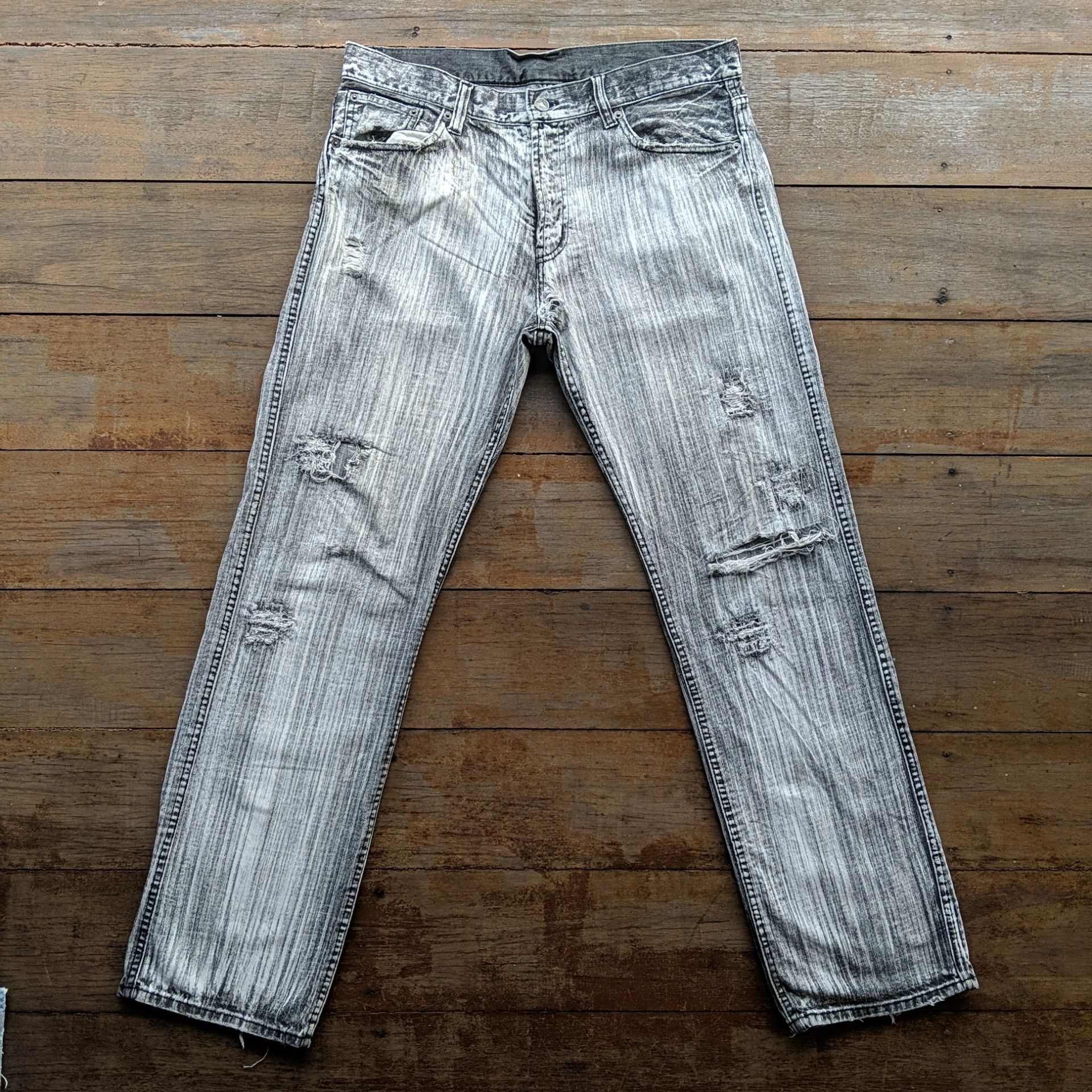 Japanese Brand Vintage Japanese Lightwash Distressed Denim Jean Pants Size US 34 / EU 50 - 1 Thumbnail