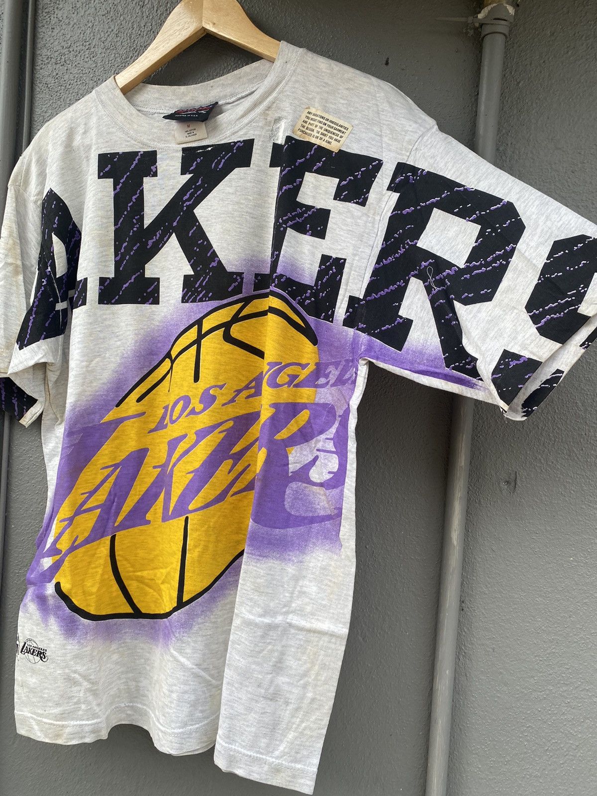 NBA × Vintage Rare Vintage 90’s Lakers Fullprint Printed Tee Size US L / EU 52-54 / 3 - 4 Thumbnail