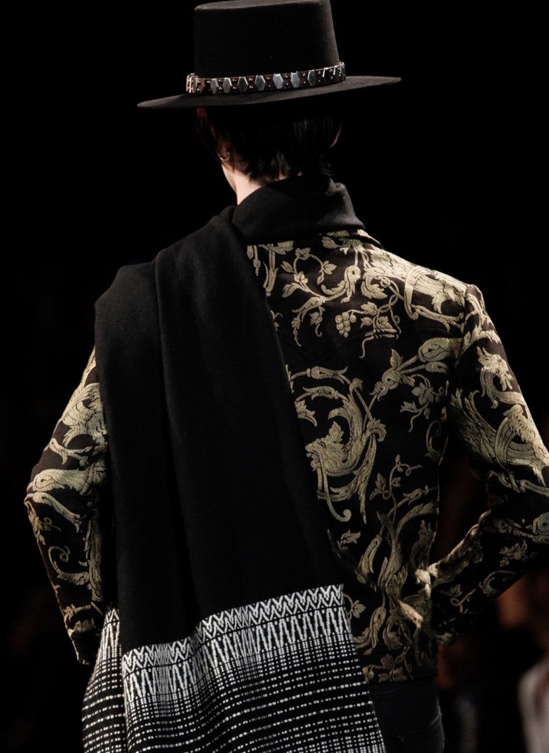 Saint Laurent Paris Saint Laurent Black dragon embroidery short jacket Size US S / EU 44-46 / 1 - 9 Thumbnail