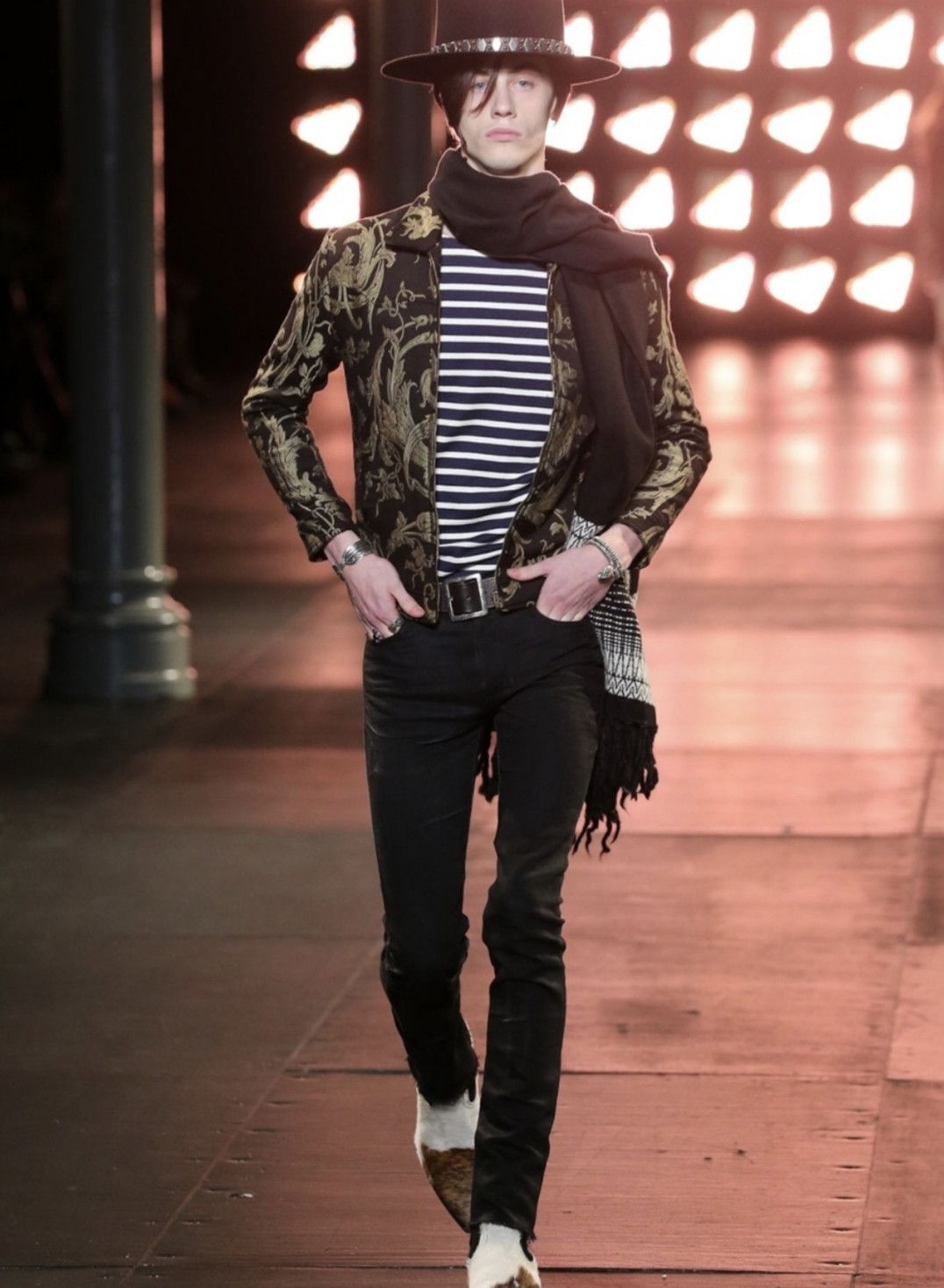 Saint Laurent Paris Saint Laurent Black dragon embroidery short jacket Size US S / EU 44-46 / 1 - 2 Thumbnail