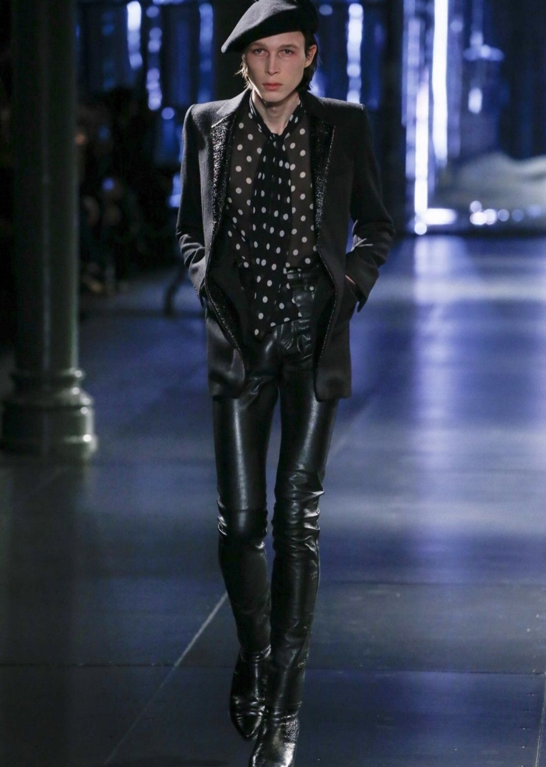 Saint Laurent Paris Black tweed patent leather flat lapel suit Size US M / EU 48-50 / 2 - 2 Thumbnail