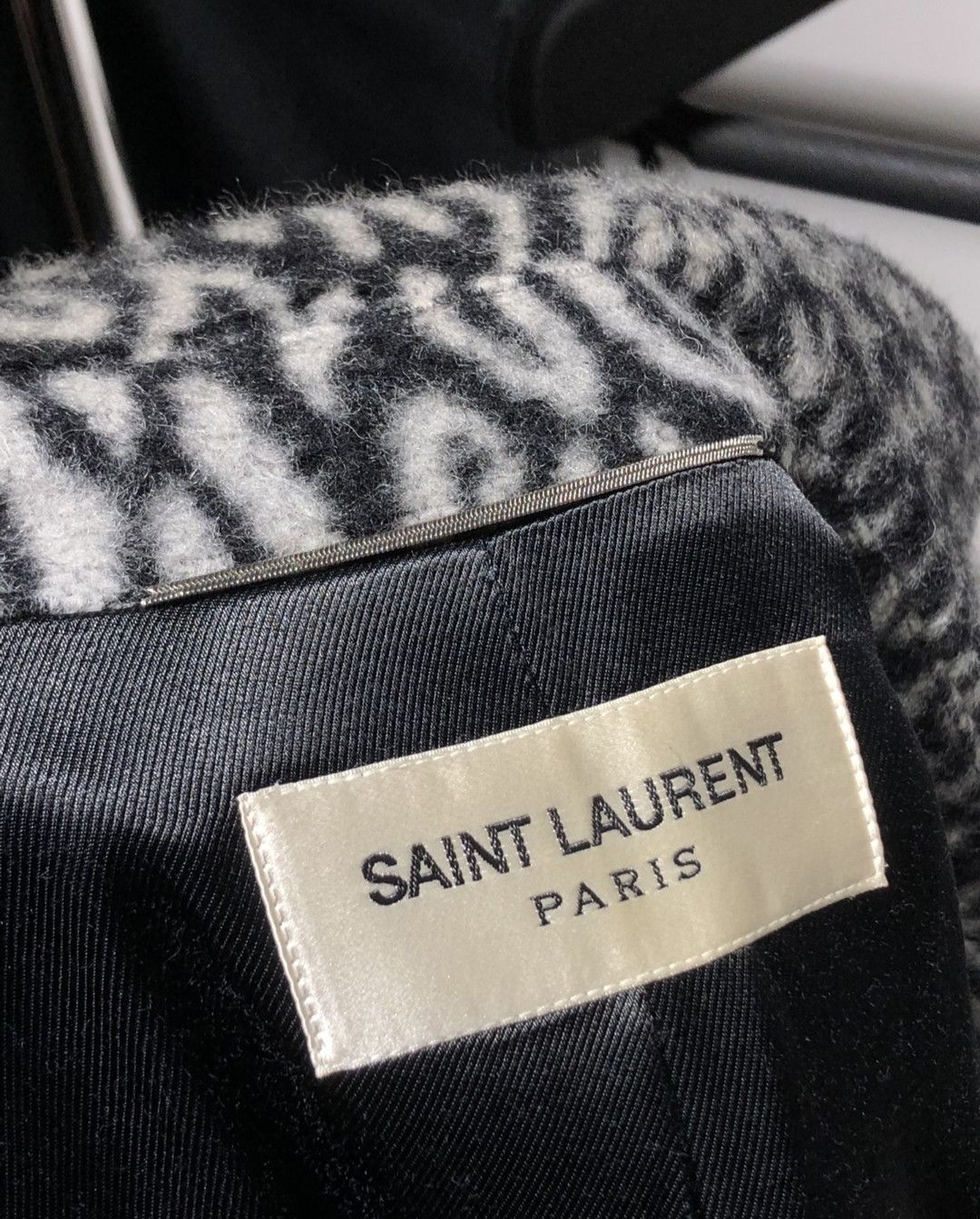 Saint Laurent Paris Saint Laurent Snow leopard print coat Size US M / EU 48-50 / 2 - 8 Thumbnail