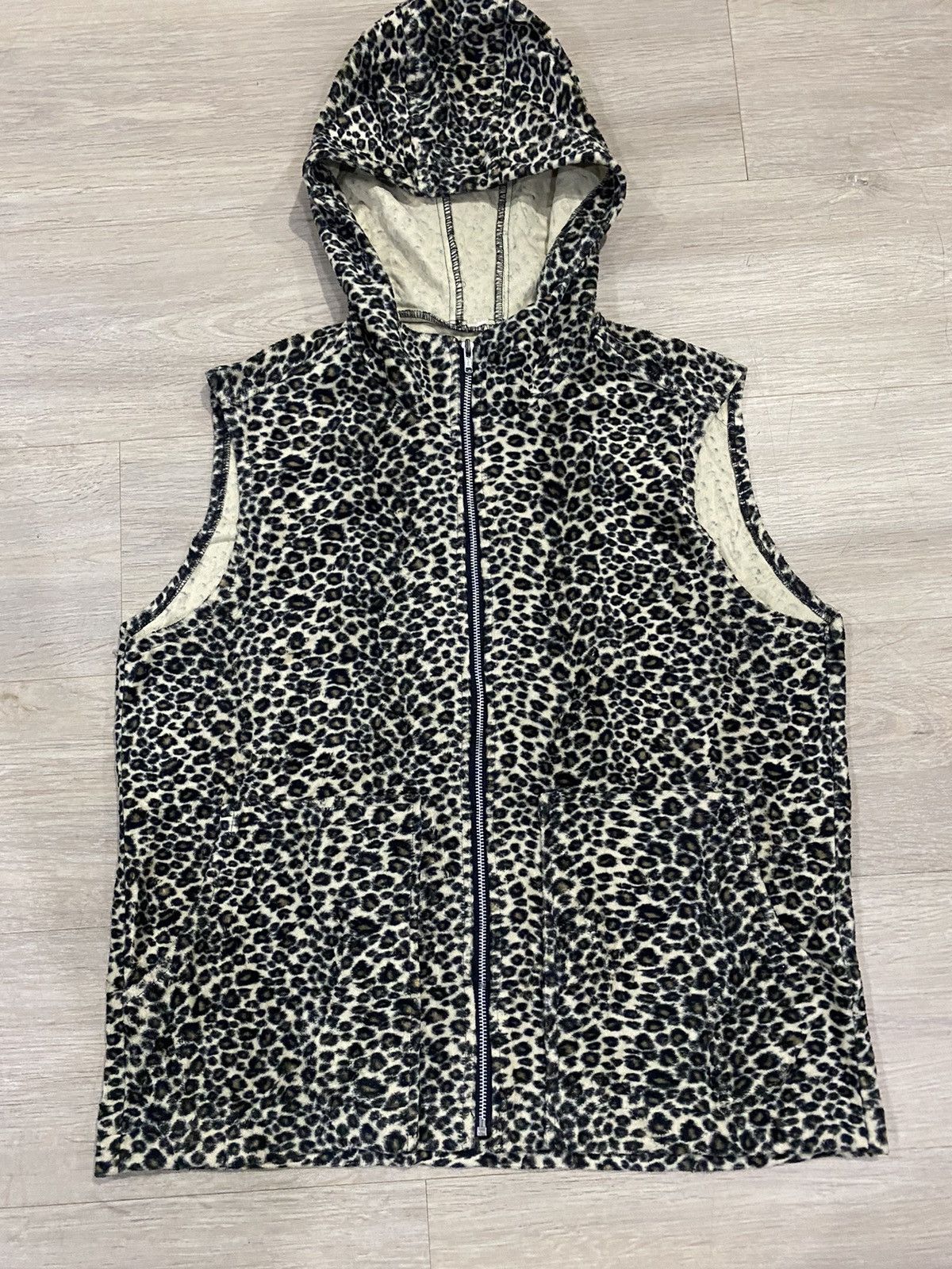 Japanese Brand 90s Japanese Brand Leopard fleece hoodie Size US M / EU 48-50 / 2 - 3 Thumbnail