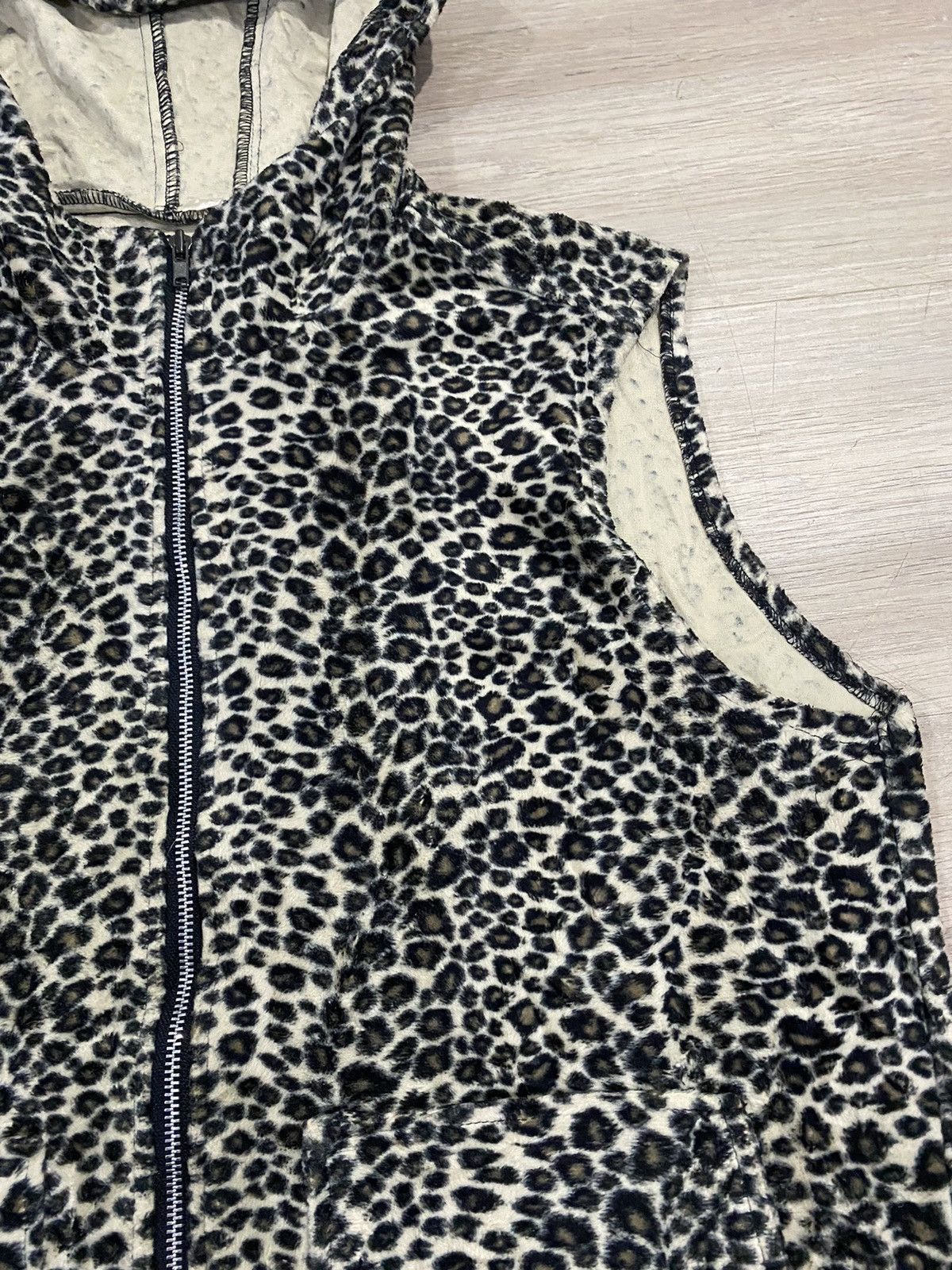 Japanese Brand 90s Japanese Brand Leopard fleece hoodie Size US M / EU 48-50 / 2 - 4 Thumbnail