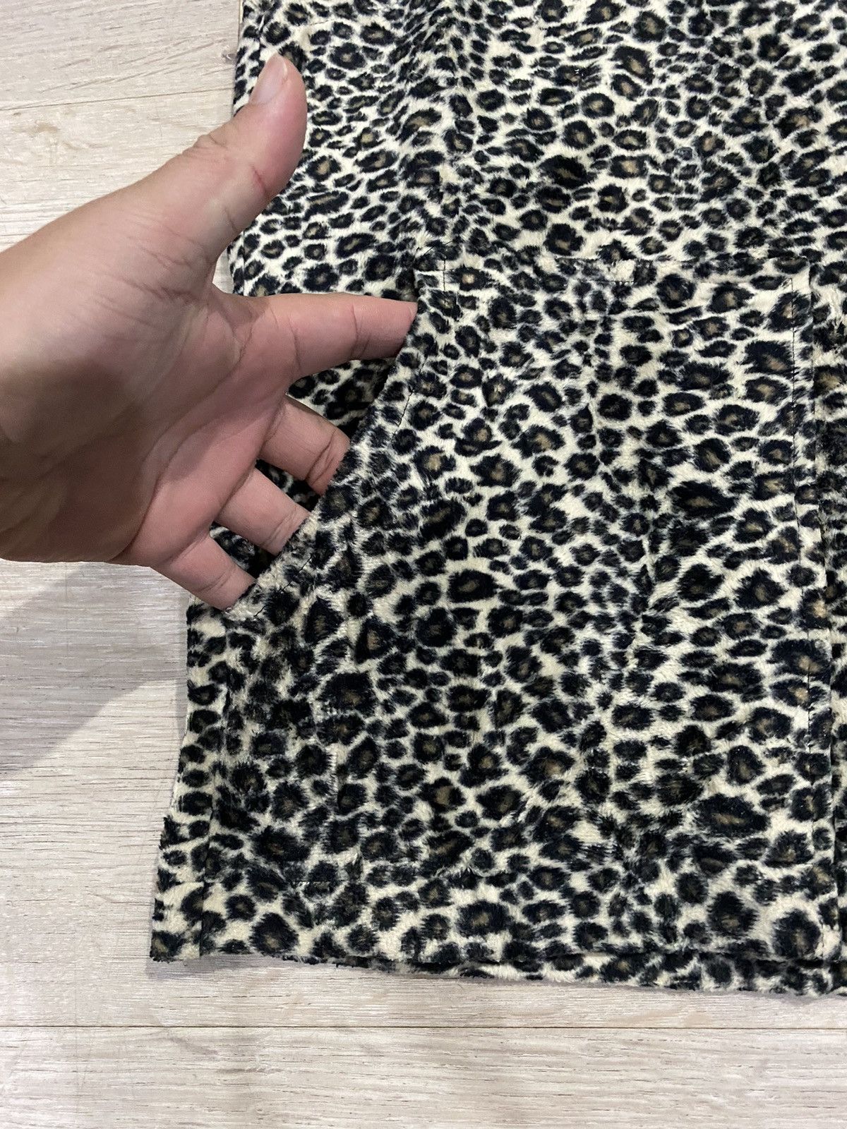 Japanese Brand 90s Japanese Brand Leopard fleece hoodie Size US M / EU 48-50 / 2 - 5 Thumbnail
