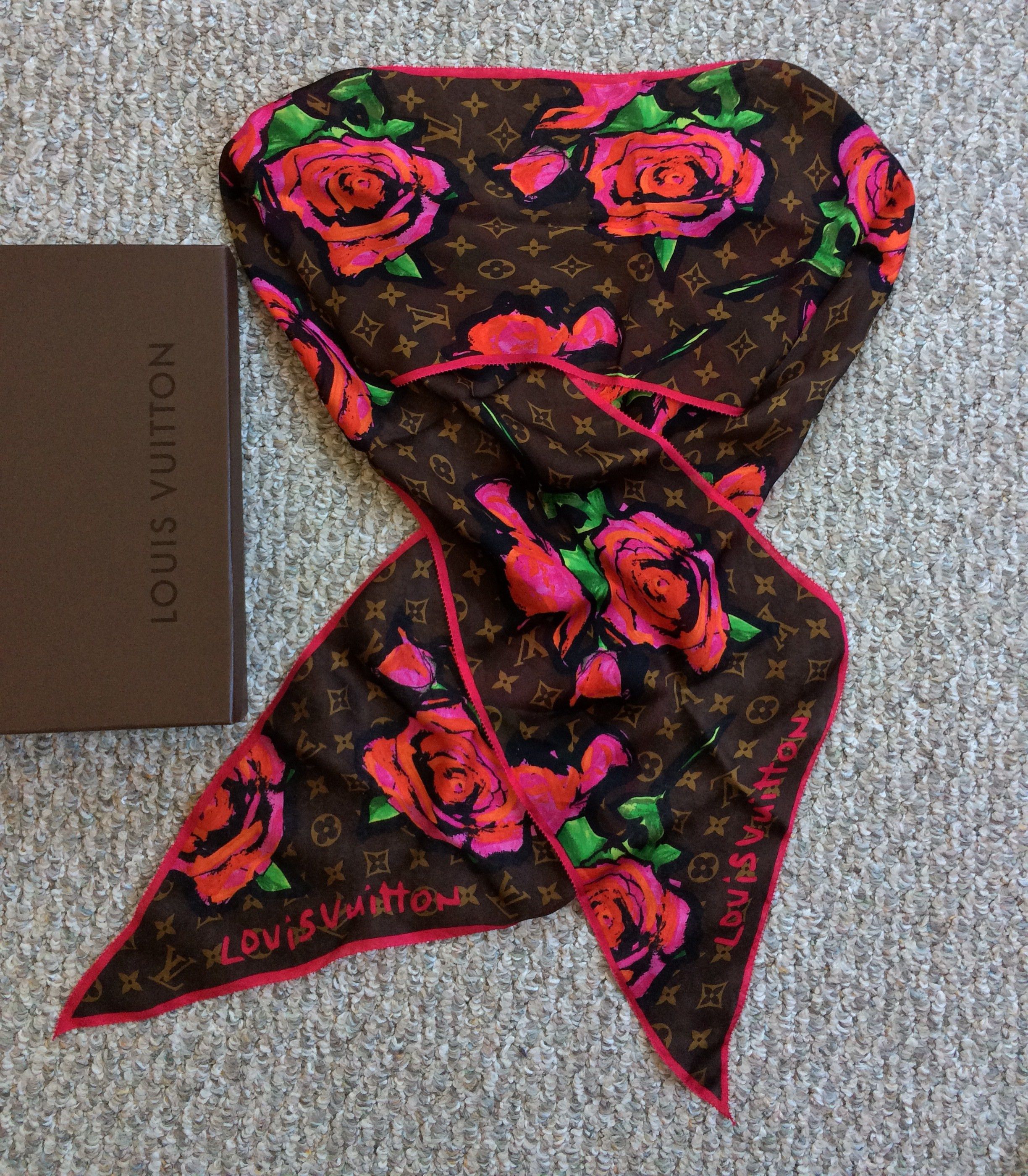 Louis Vuitton × Stephen Sprouse F/W 2008 Louis Vuitton x Sprouse Silk Roses Graffiti Scarf Size ONE SIZE - 1 Thumbnail