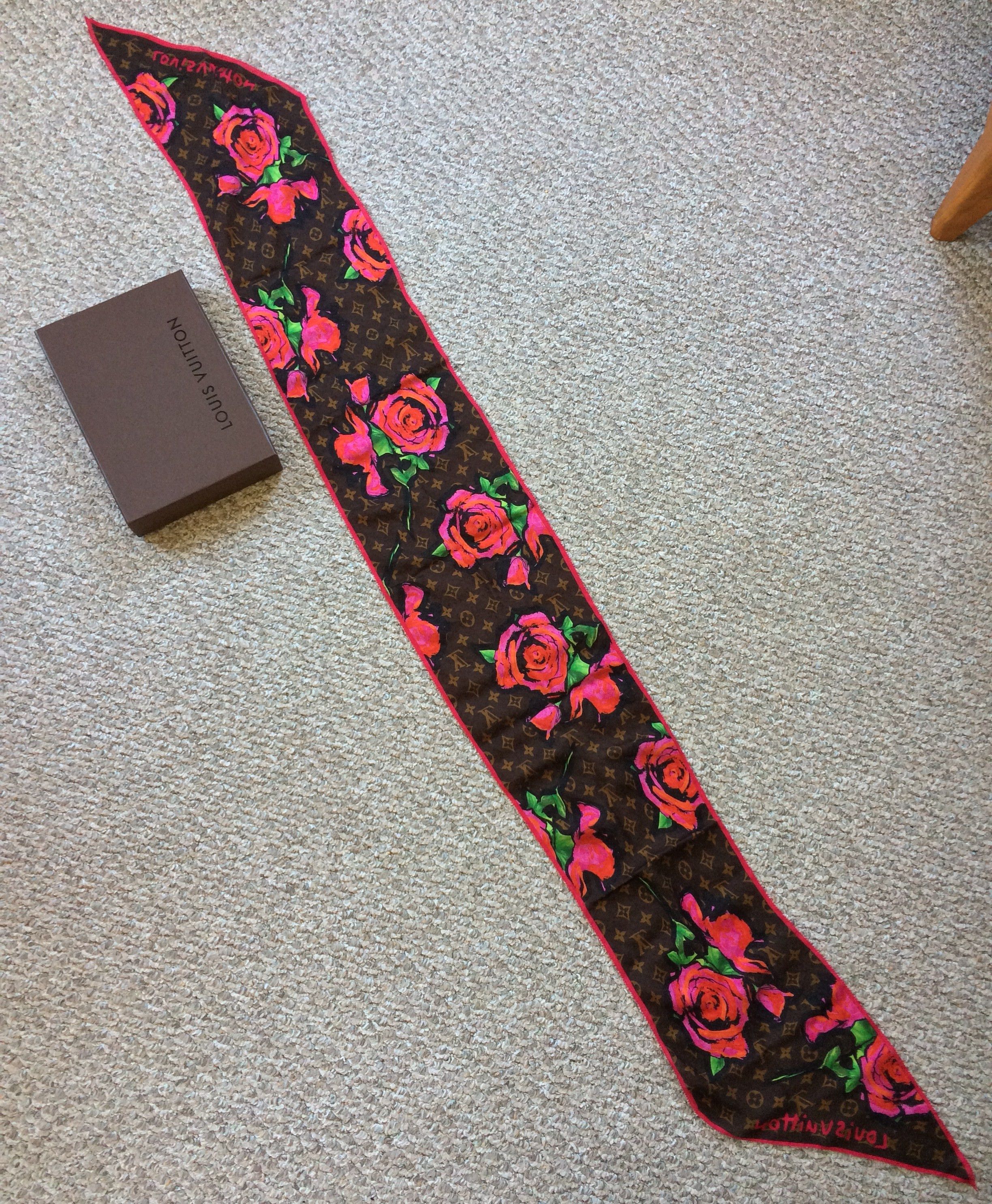 Louis Vuitton × Stephen Sprouse F/W 2008 Louis Vuitton x Sprouse Silk Roses Graffiti Scarf Size ONE SIZE - 5 Thumbnail