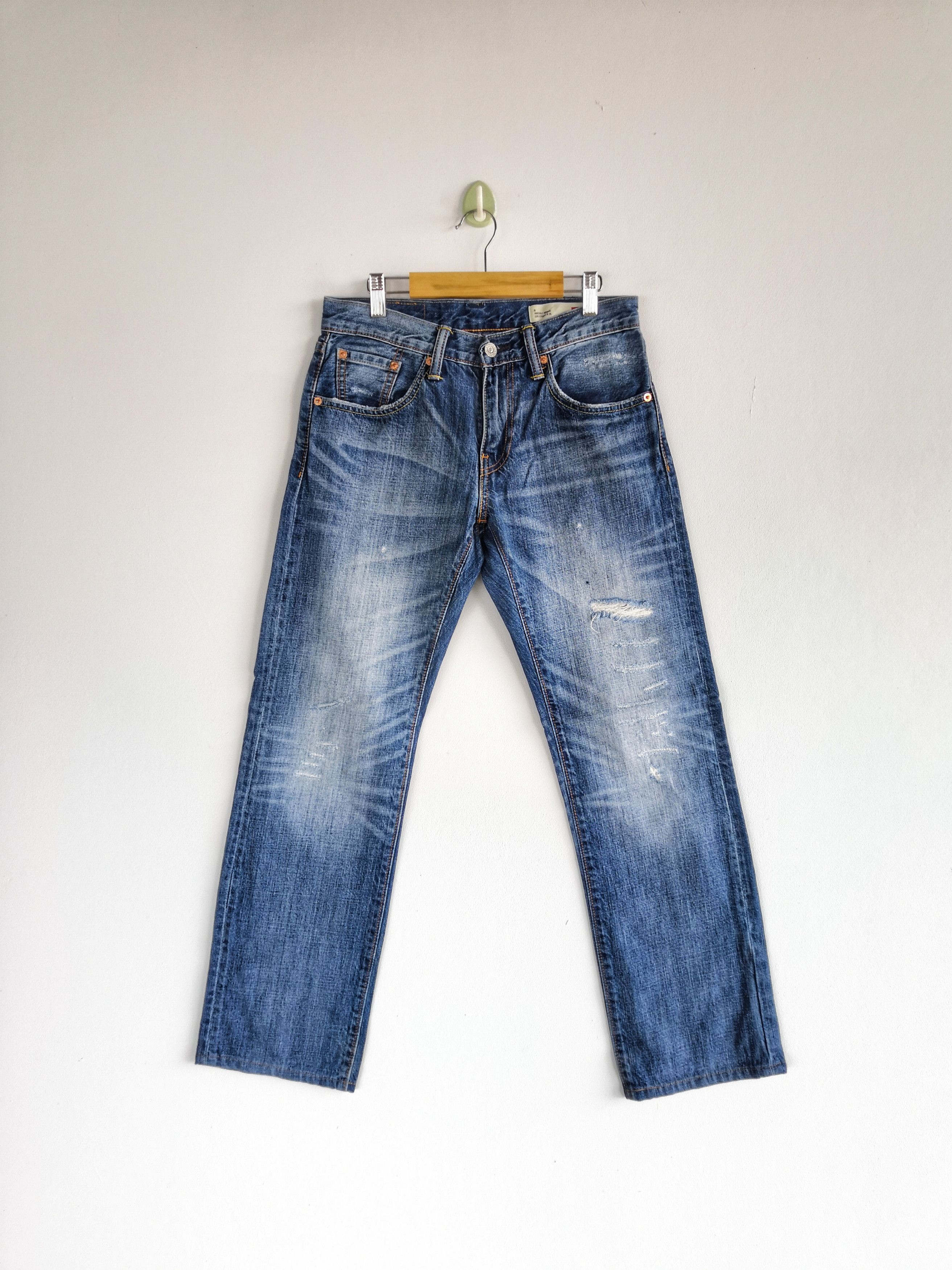 Levi's Vintage Levis Jeans Distressed Levi's Faded Light Wash Denim Size 28" / US 6 / IT 42 - 1 Thumbnail