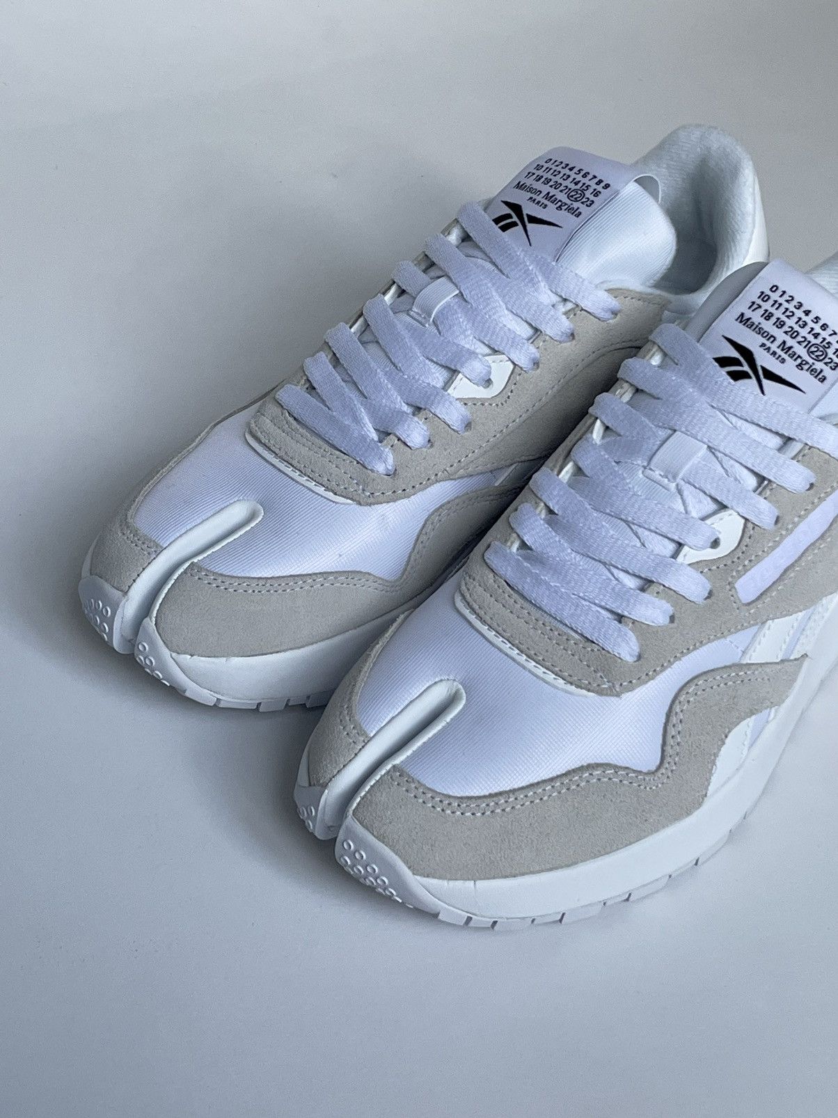 Maison Margiela White ‘Tabi Project 0 CL’ Sneakers Size US 13 / EU 46 - 4 Thumbnail
